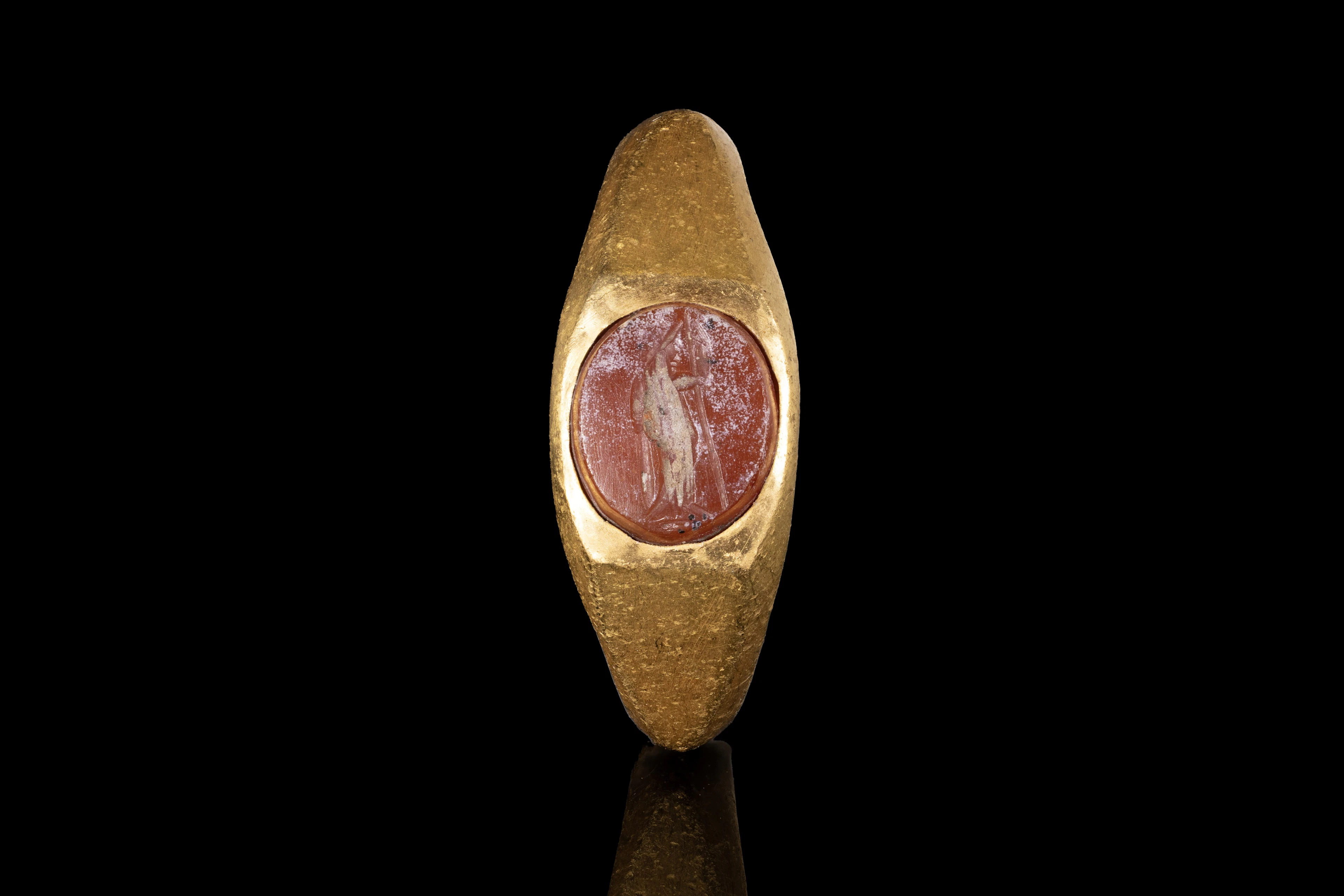 ROMAN GOLD RING WITH CARNELIAN INTAGLIO OF ATHENA