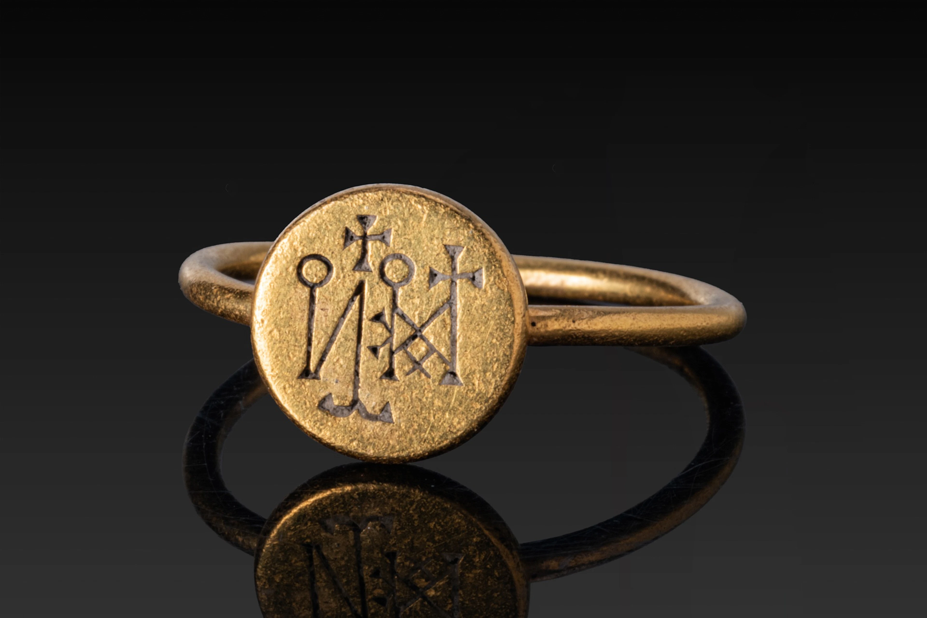 BYZANTINE HIGH KARAT GOLD AND NIELLO RING WITH MONOGRAM