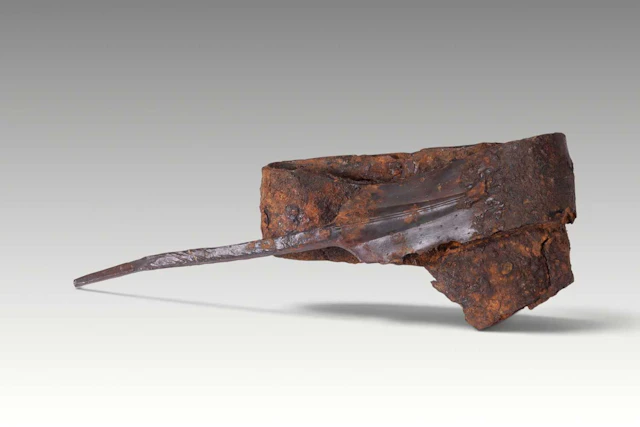 RARE CELTIC IRON BENT SWORD (FUNERARY RITUAL)