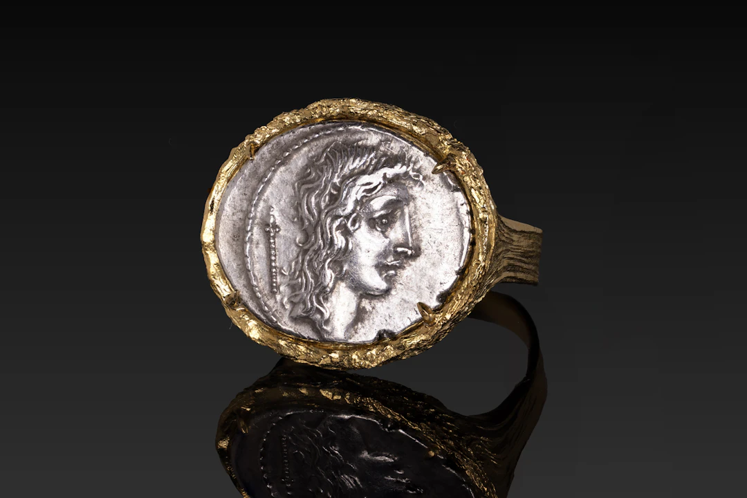 ROMAN REPUBLICAN SILVER DENARIUS OF Q. CASSIUS LONGINUS IN GOLD-PLATED