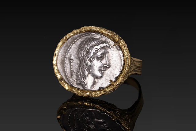 ROMAN REPUBLICAN SILVER DENARIUS OF Q. CASSIUS LONGINUS IN GOLD-PLATED
