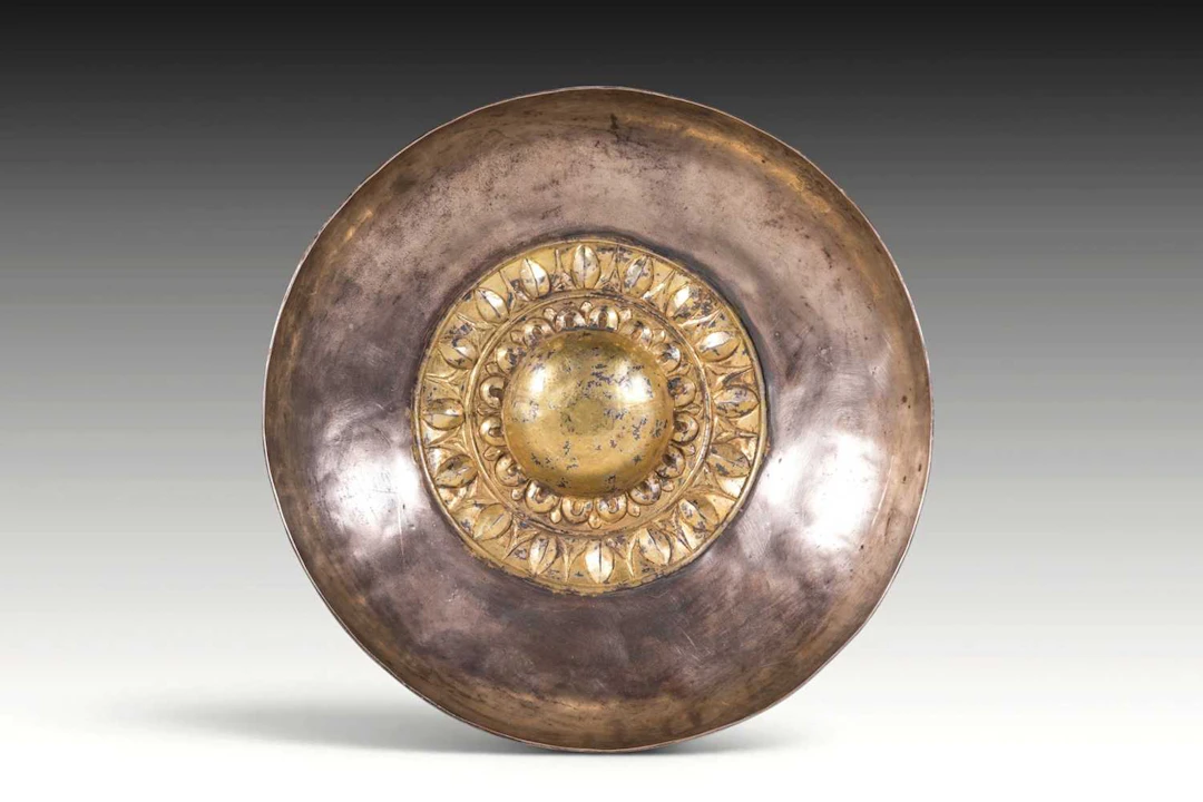 GREEK SILVER-GILT MESOMPHALOS PHIALE