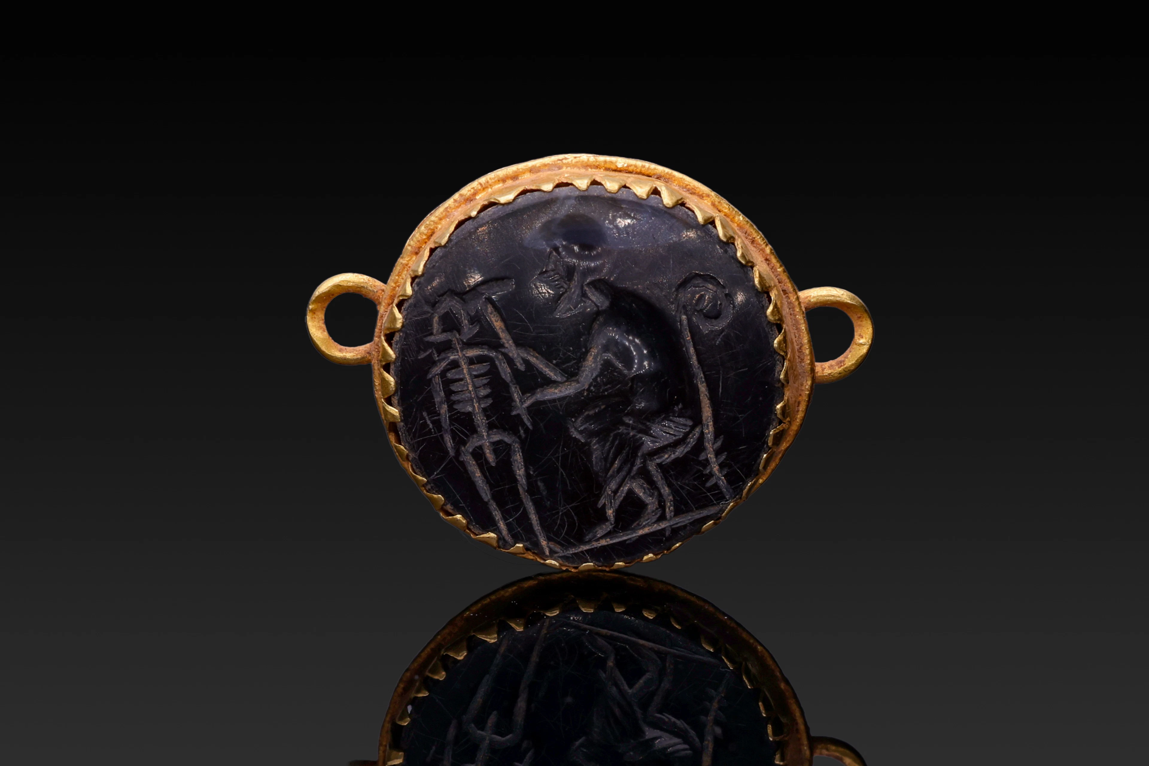ROMAN GOLD PENDANT WITH INTAGLIO OF PROMETHEUS CREATING THE FIRST MAN