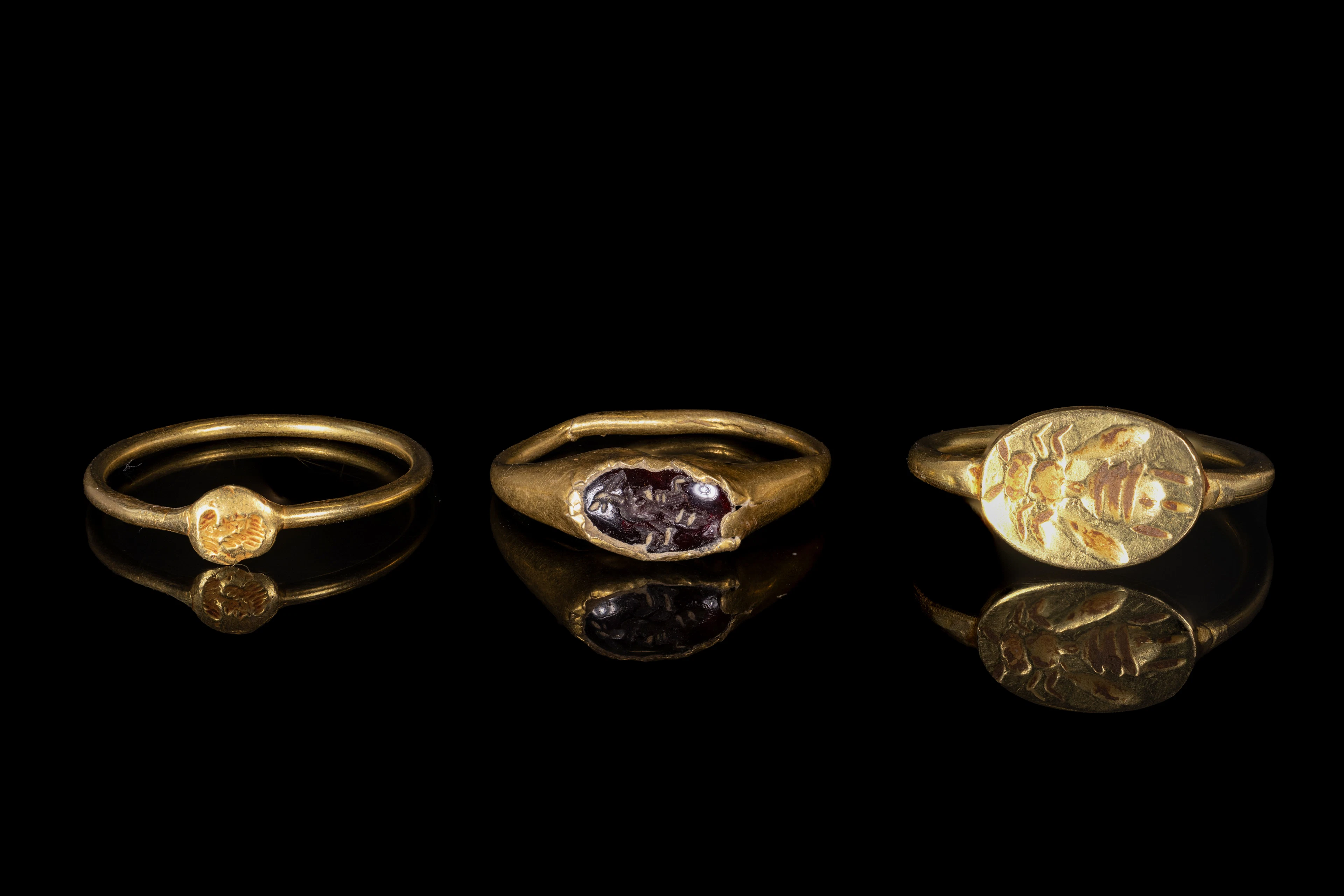COLLECTION OF ROMAN GOLD RINGS