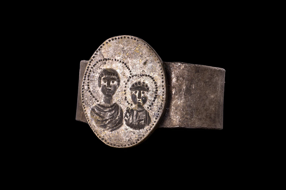 BYZANTINE SILVER MARRIAGE RING WITH COUPLE