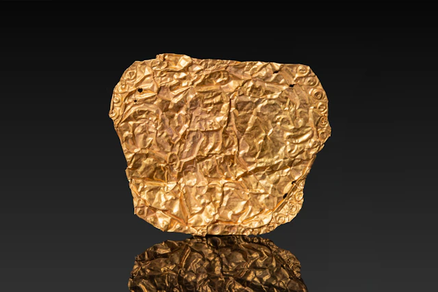 GREEK HIGH KARAT GOLD MEDALLION WITH ANIMAL