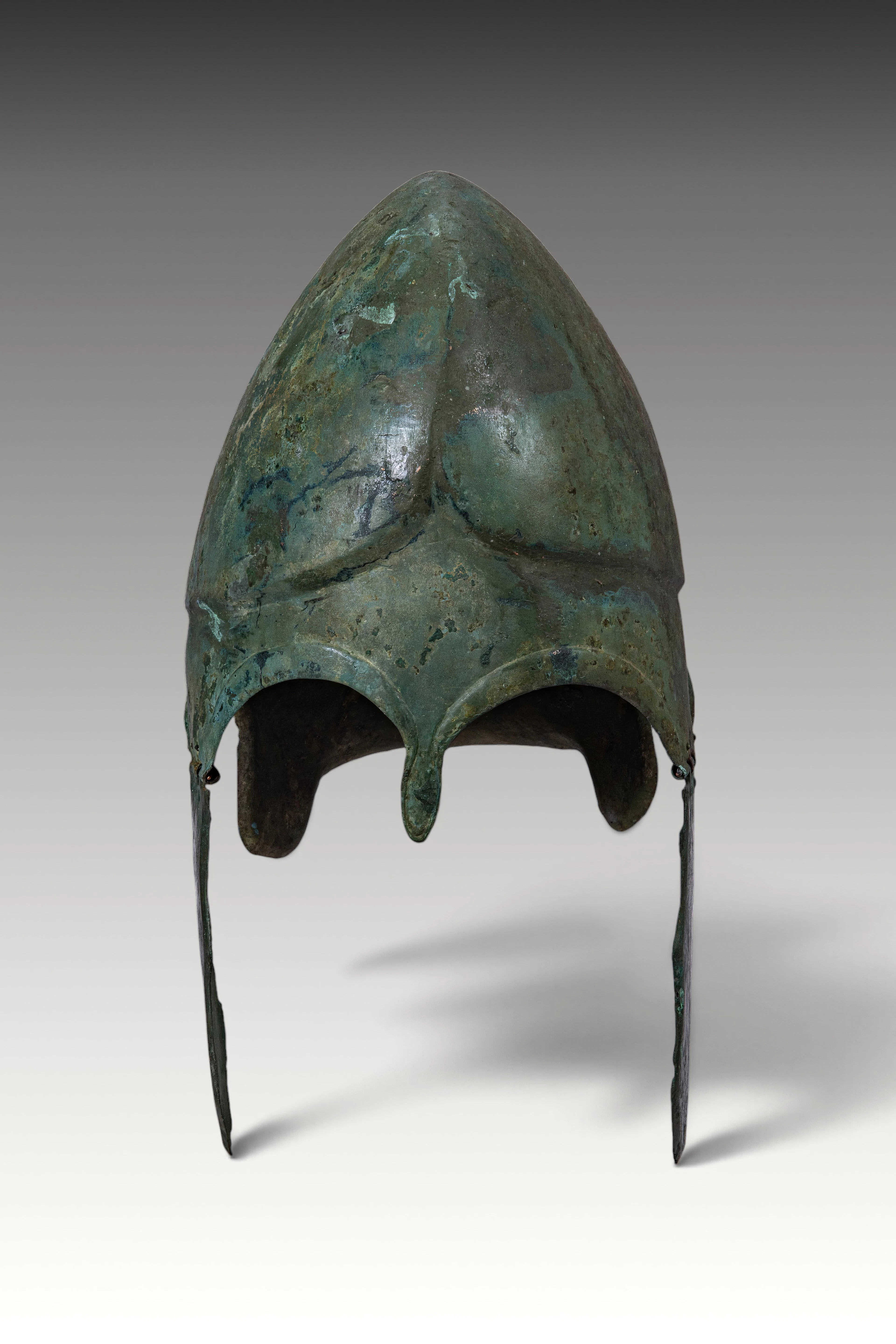 CHALCIDIAN BRONZE HELMET WITH CHEEKPIECES
