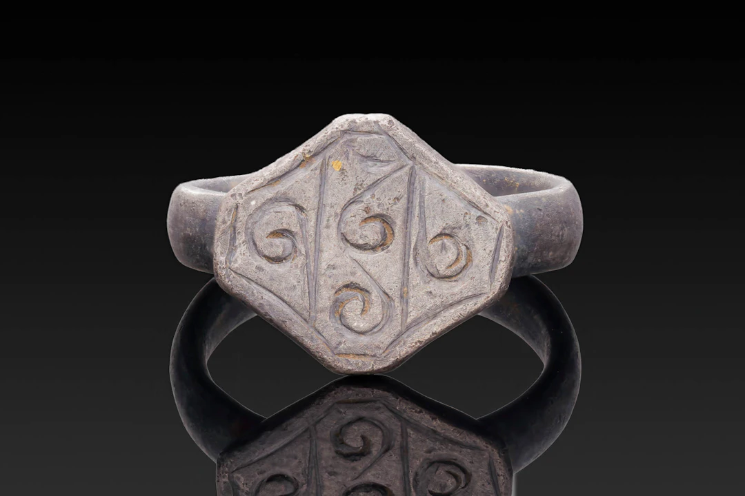 MEDIEVAL SILVER RING WITH SPIRAL DECORATION
