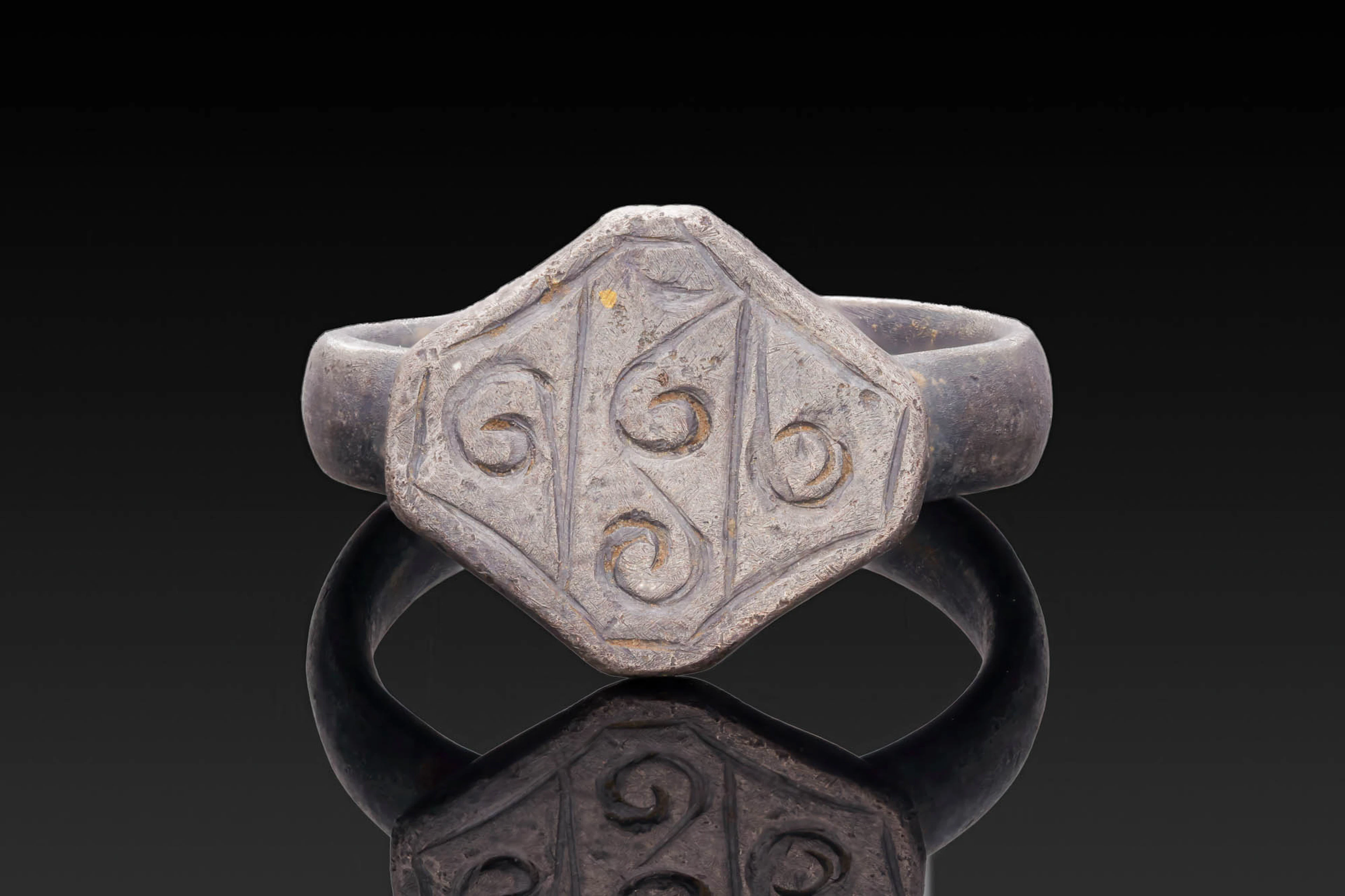 MEDIEVAL SILVER RING WITH SPIRAL DECORATION