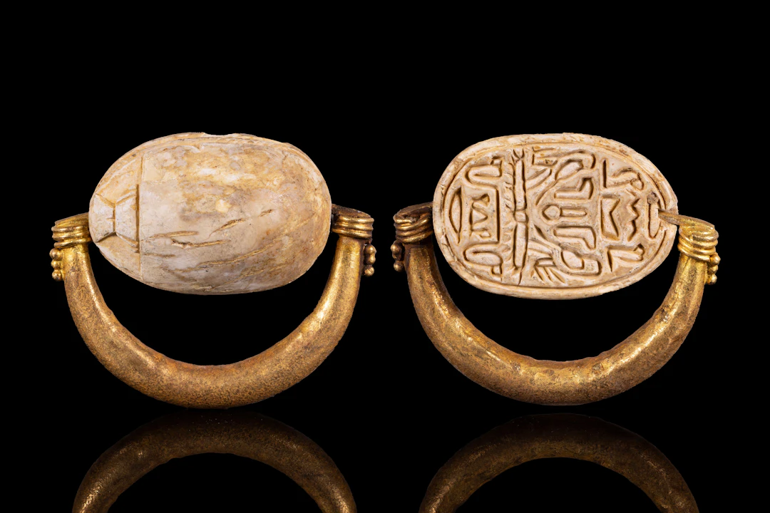 EGYPTIAN GOLD SWIVEL RING WITH STEATITE SCARAB ENGRAVED WITH HIEROGLYPHIC