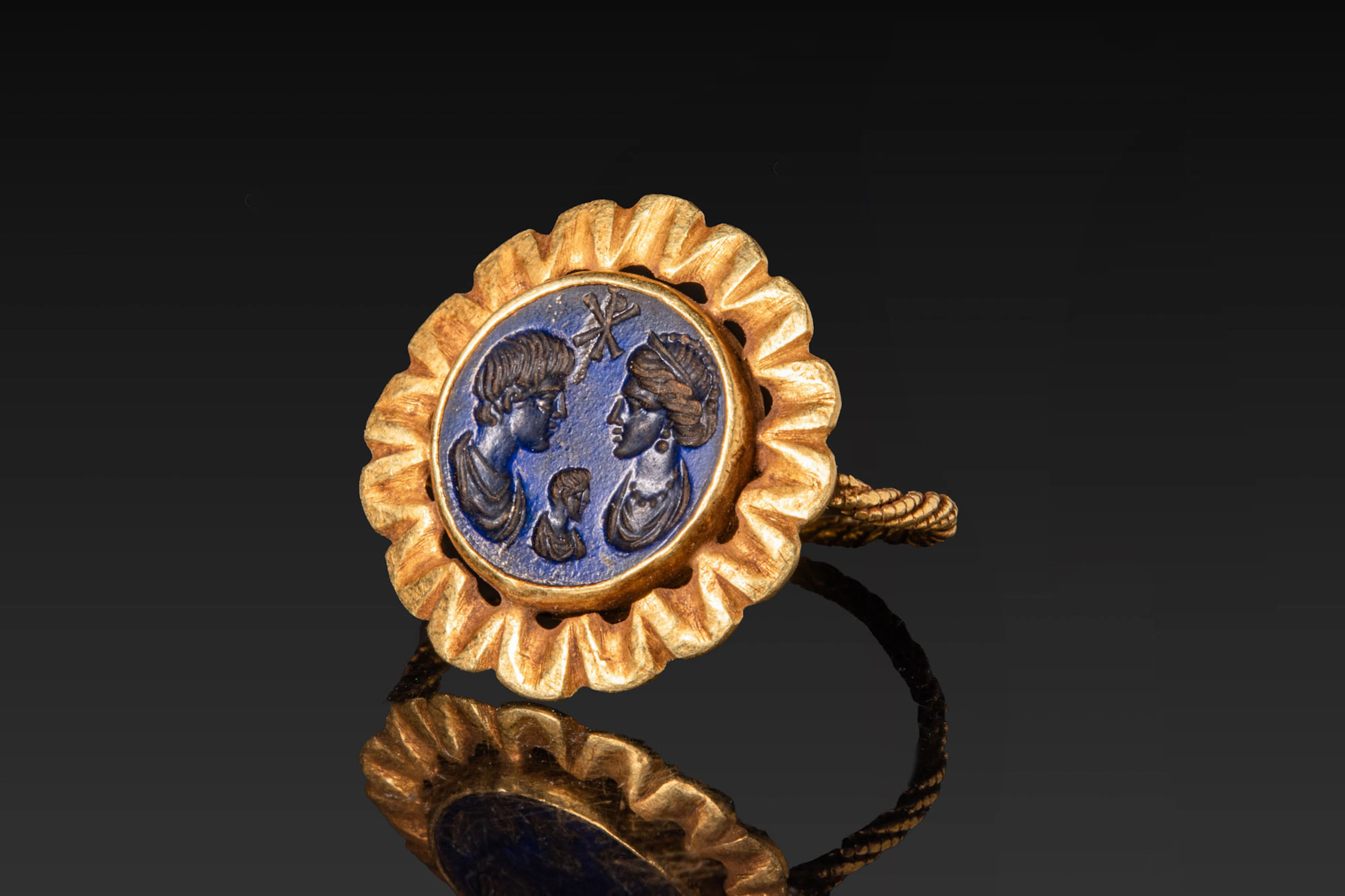 RARE BYZANTINE GOLD RING WITH LAPIS LAZULI INTAGLIO DEPICTING ROYAL
