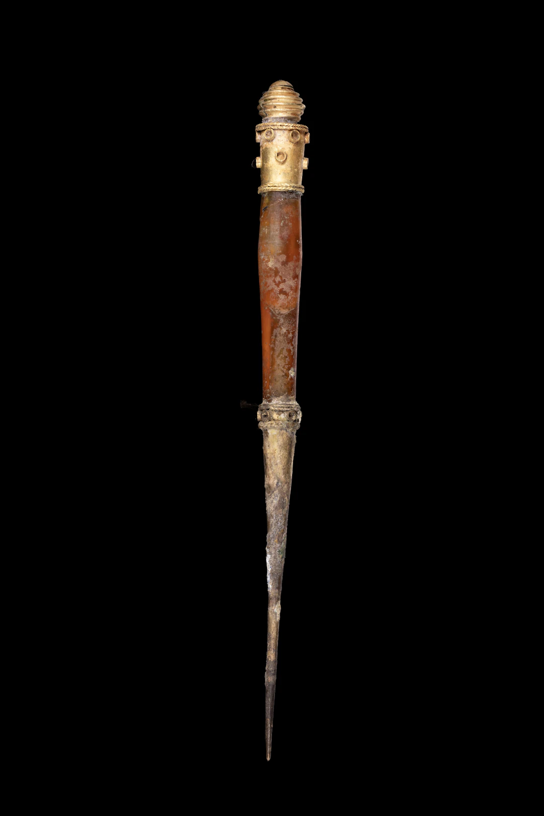 STUNNING VIKING GOLD AND CARNELIAN PIN