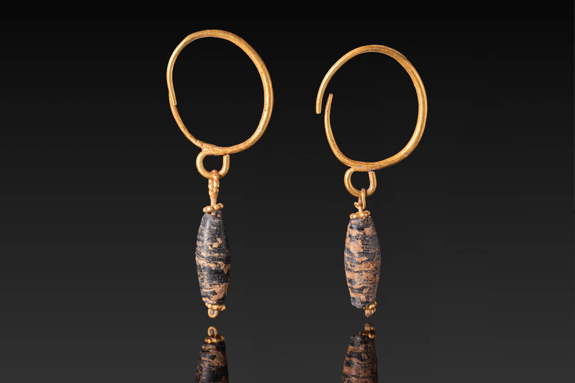 GRAECO-BACTRIAN MATCHED PAIR OF GOLD EARRINGS WITH GLASS BEAD DROPS