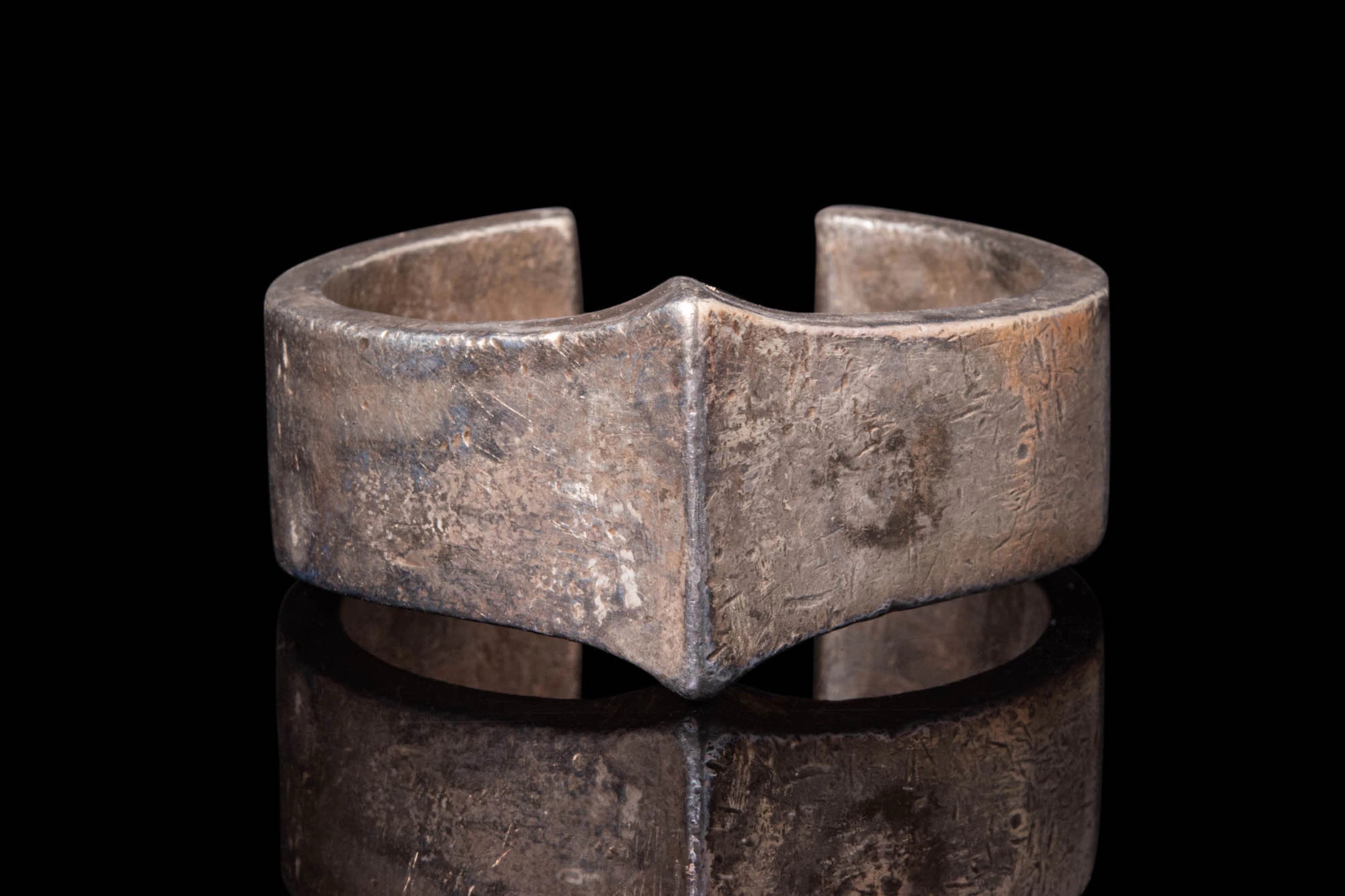 SELJUK HEAVY SILVER PENANNULAR BRACELET