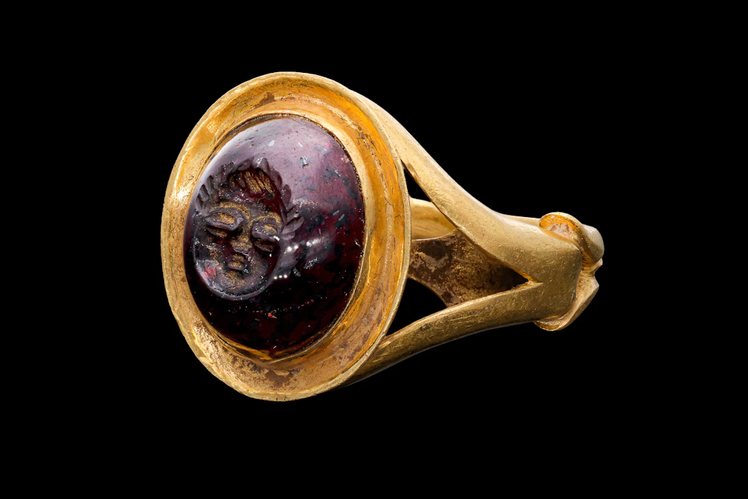 ROMAN GARNET INTAGLIO OF CUPID IN OPENWORK GOLD RING