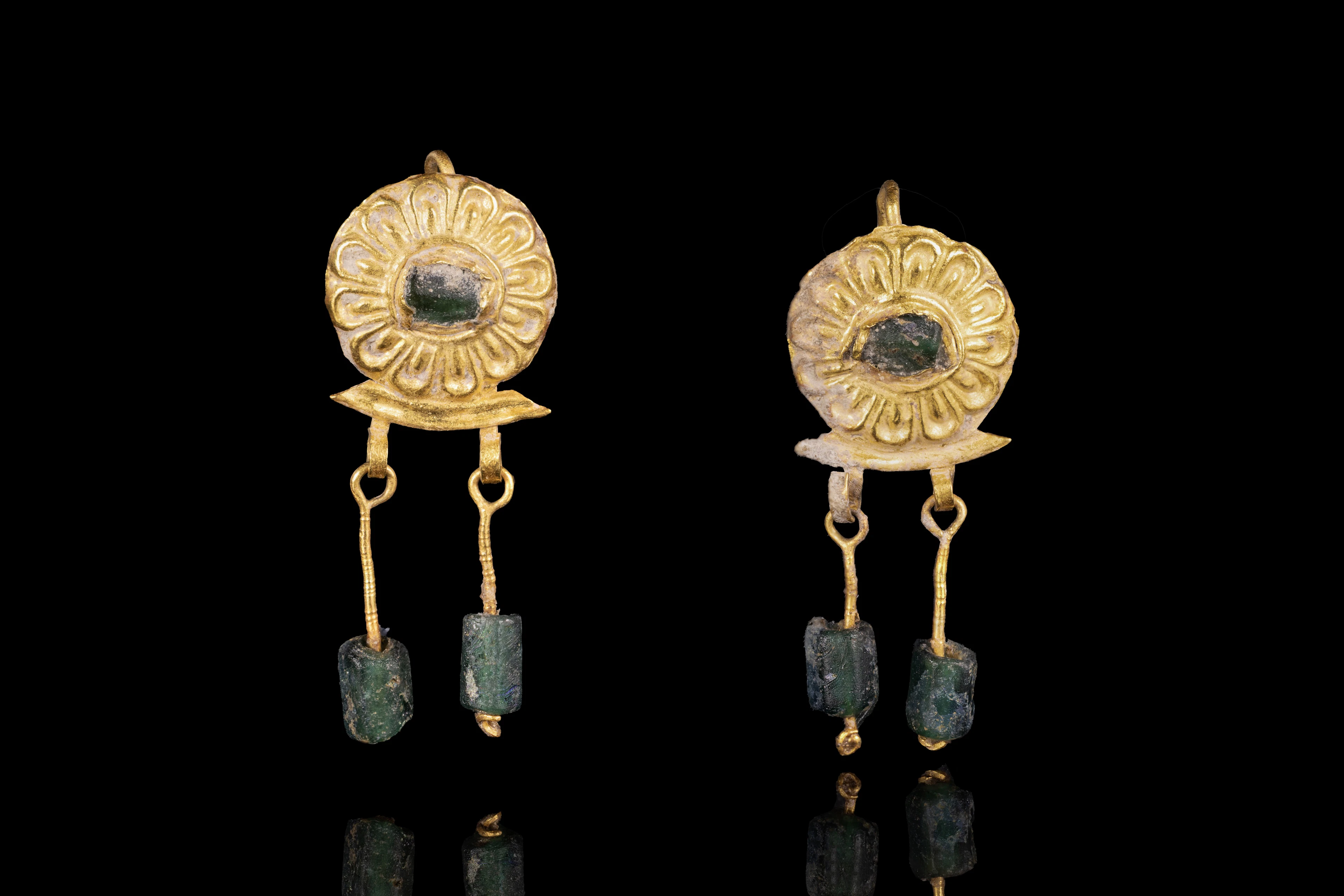 MATCHED PAIR OF ROMAN GOLD EARRINGS WITH GLASS BEZELS AND DANGLES