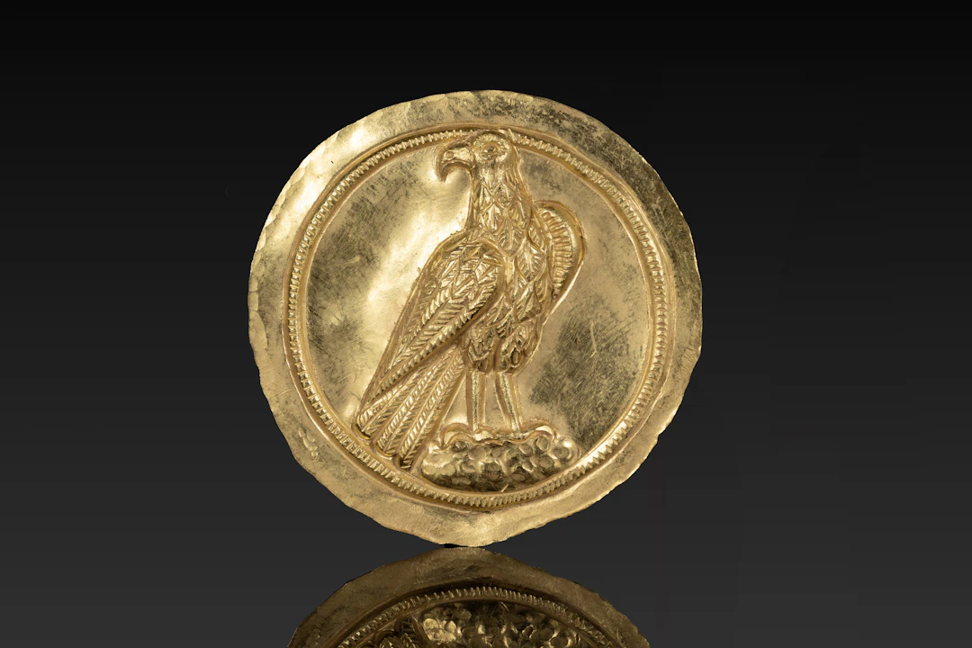 ROMAN GOLD LEGIONARY DISC WITH AN EAGLE