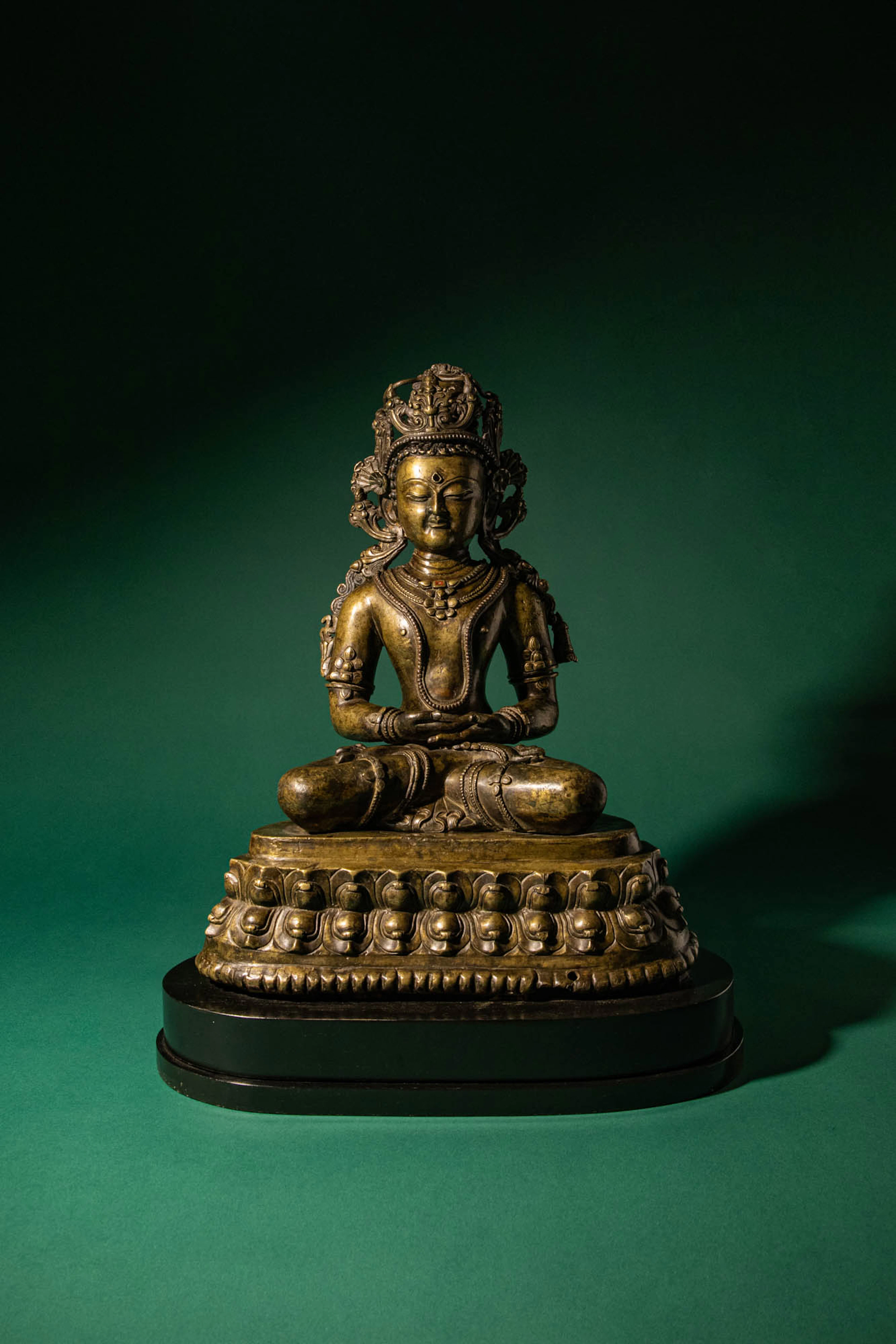 RARE CENTRAL TIBETAN SEATED FIGURE OF KUNZANG AKOR, BON DEITY