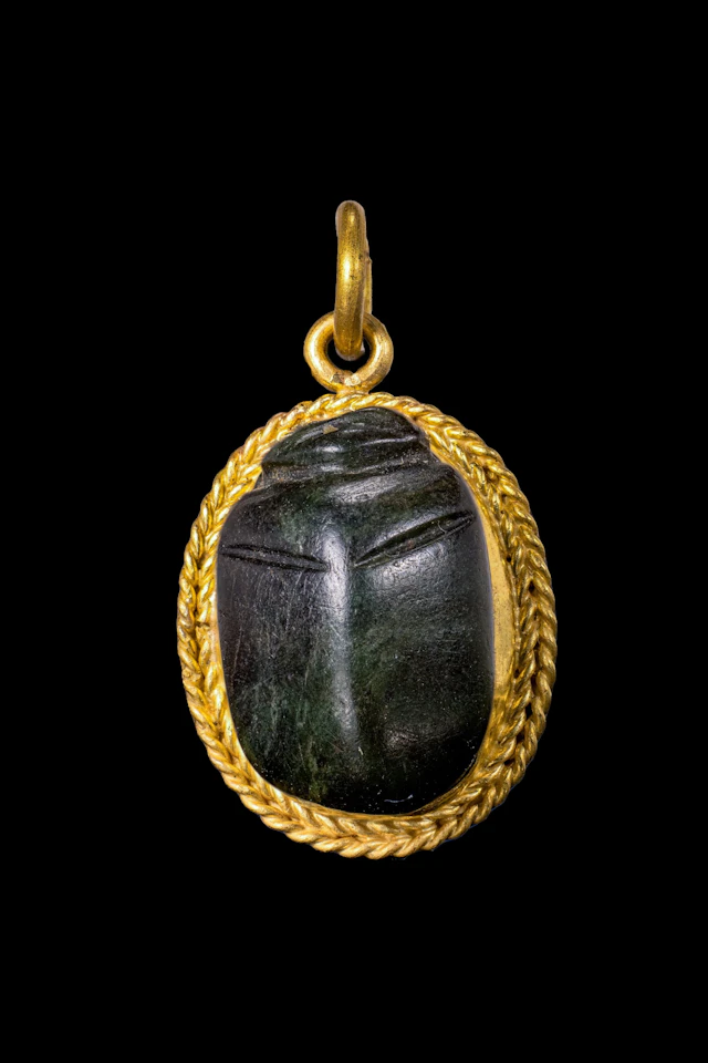 PHOENICIAN STONE SCARAB IN 18K GOLD PENDANT