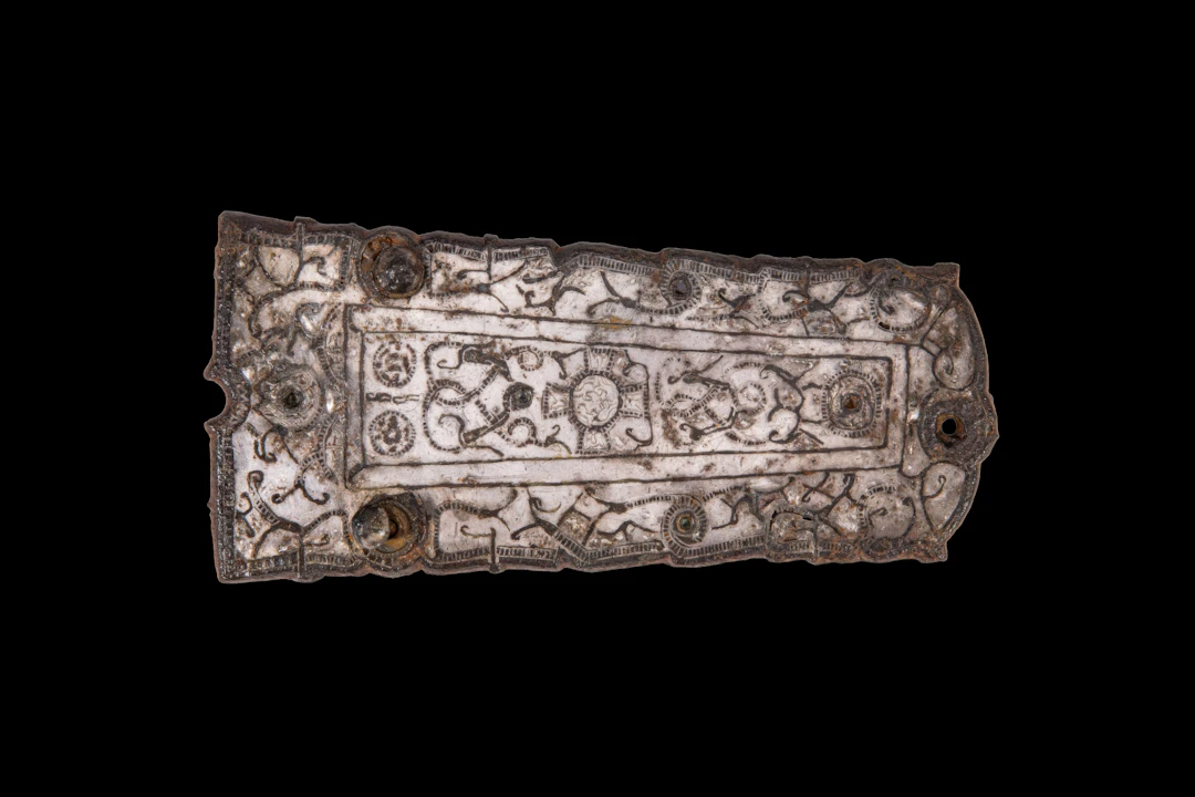 OUTSTANDING VIKING SILVER-INLAID BELT BUCKLE WITH CROSS