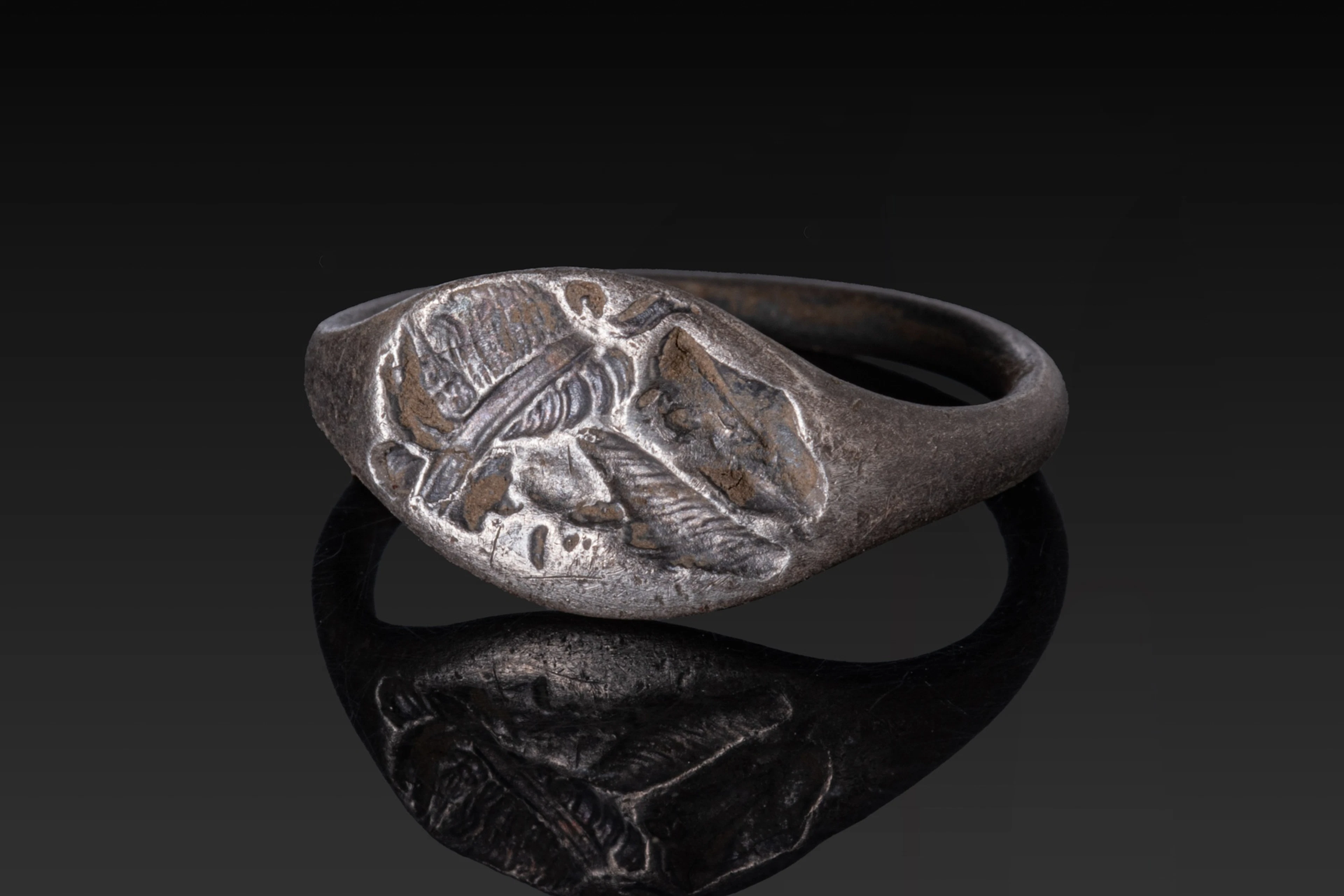 GREEK SILVER RING WITH A RULER