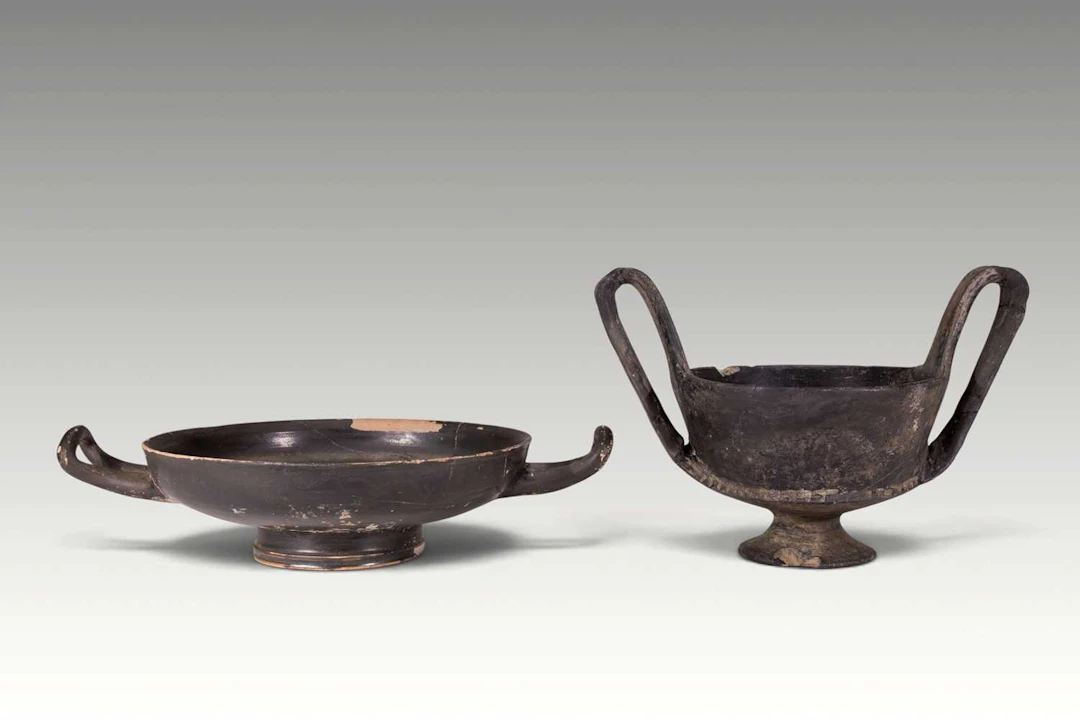 PAIR OF ETRUSCAN BLACK-GLAZED TERRACOTTA VESSELS