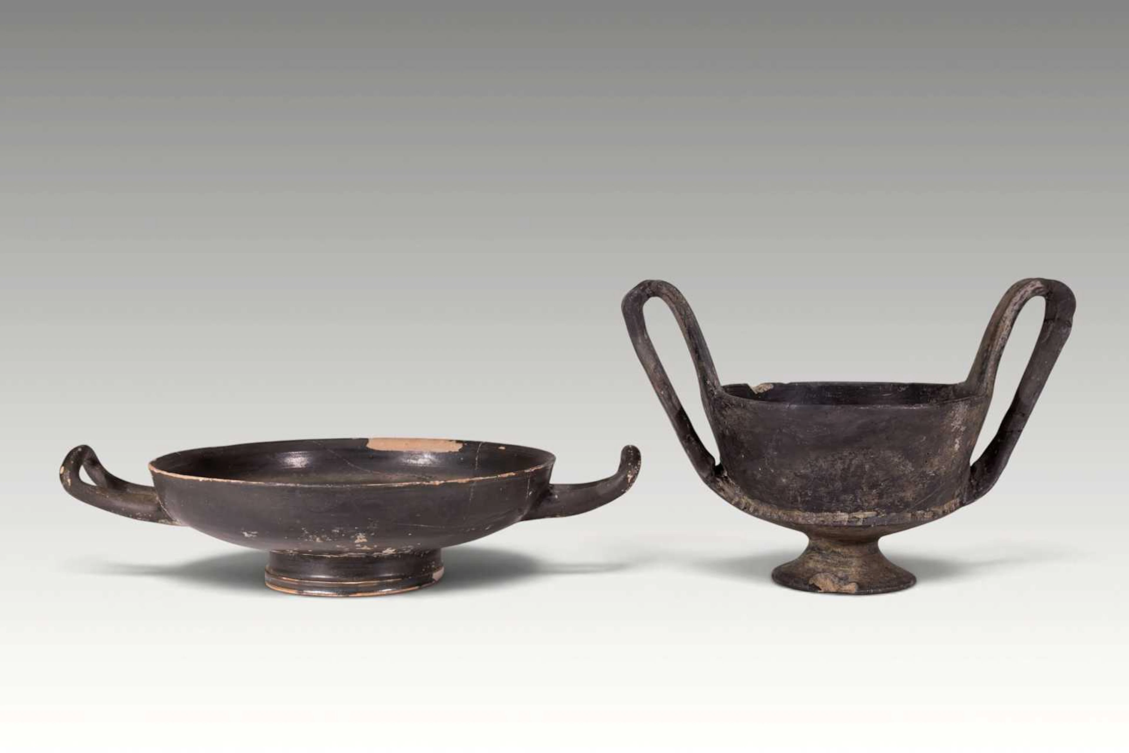 PAIR OF ETRUSCAN BLACK-GLAZED TERRACOTTA VESSELS