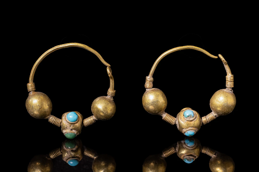 MATCHED PAIR OF BYZANTINE OR ISLAMIC GOLD AND TURQUOISE EARRINGS