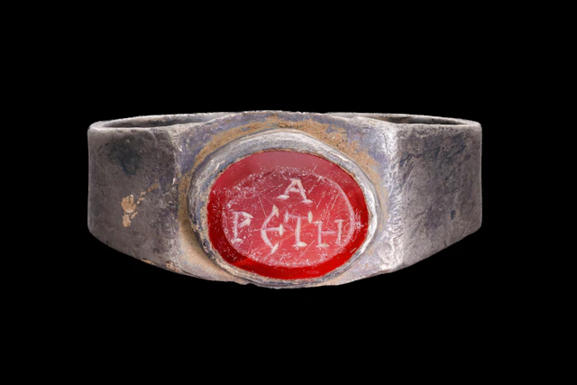 ROMAN CARNELIAN INTAGLIO WITH GREEK INSCRIPTION IN SILVER RING