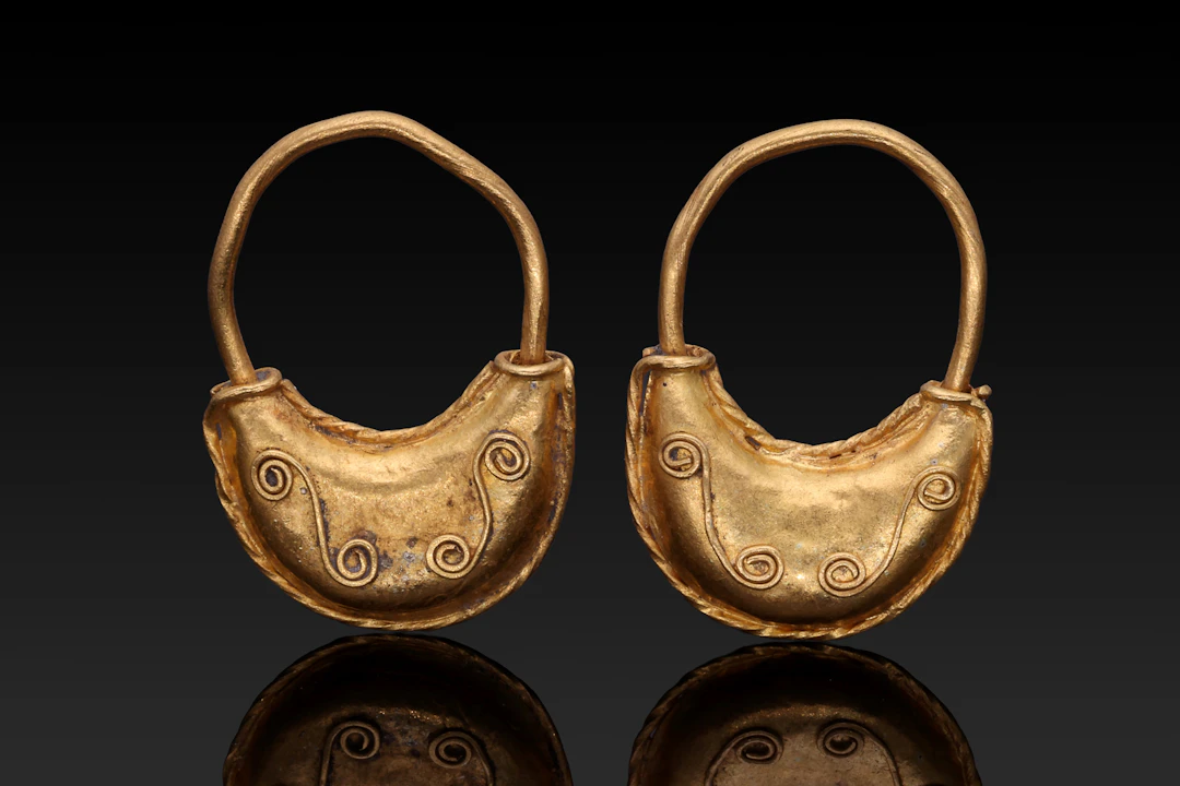 MATCHED PAIR OF HELLENISTIC GOLD EARRINGS