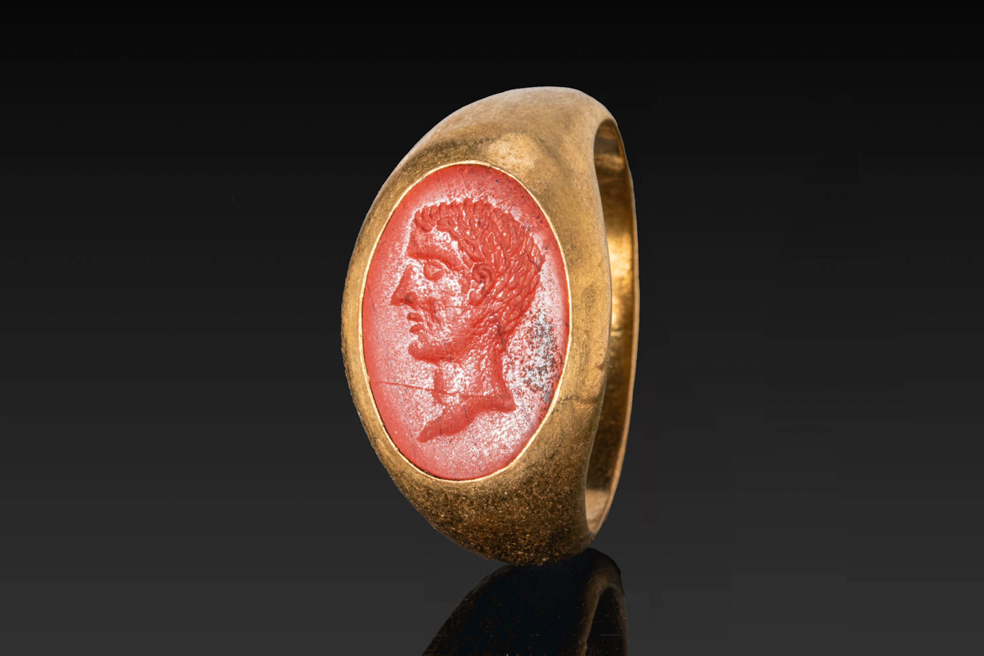 ROMAN GOLD RING WITH RED JASPER INTAGLIO OF EMPEROR AUGUSTUS