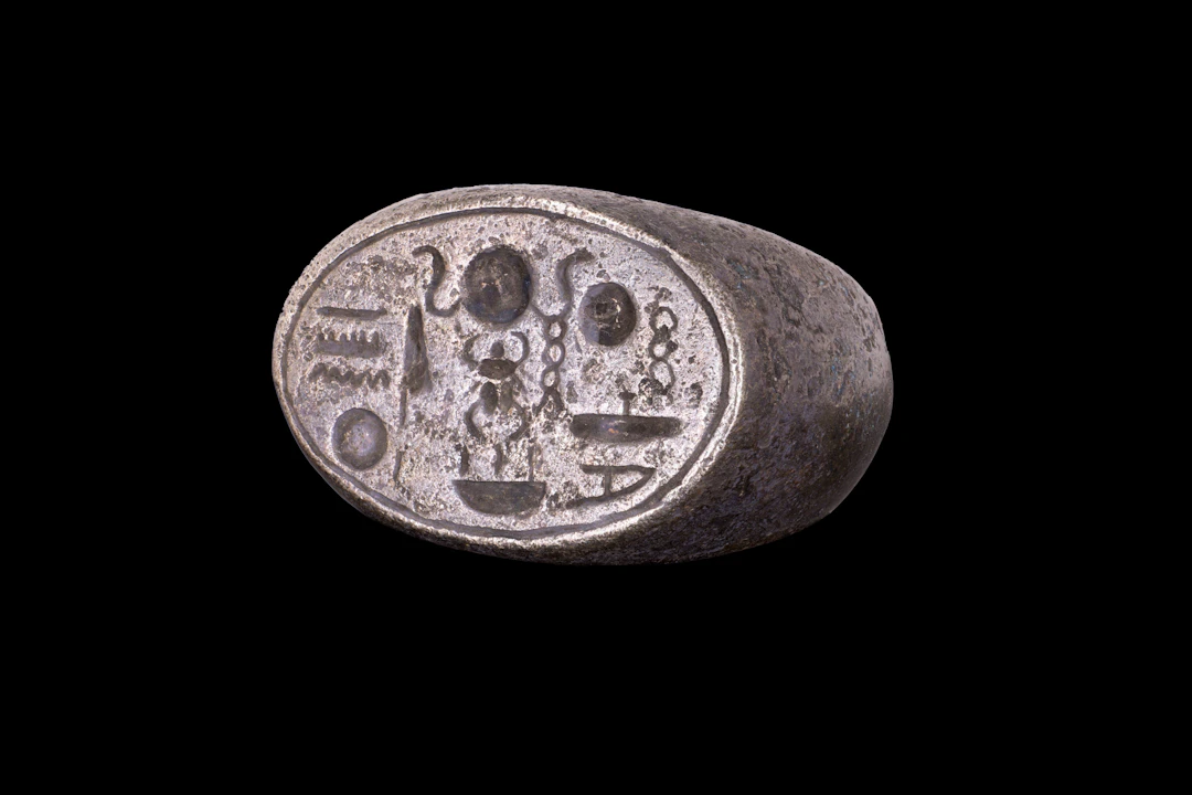 EGYPTIAN SILVER SIGNET RING WITH TUTANKHAMUN'S THRONE NAME