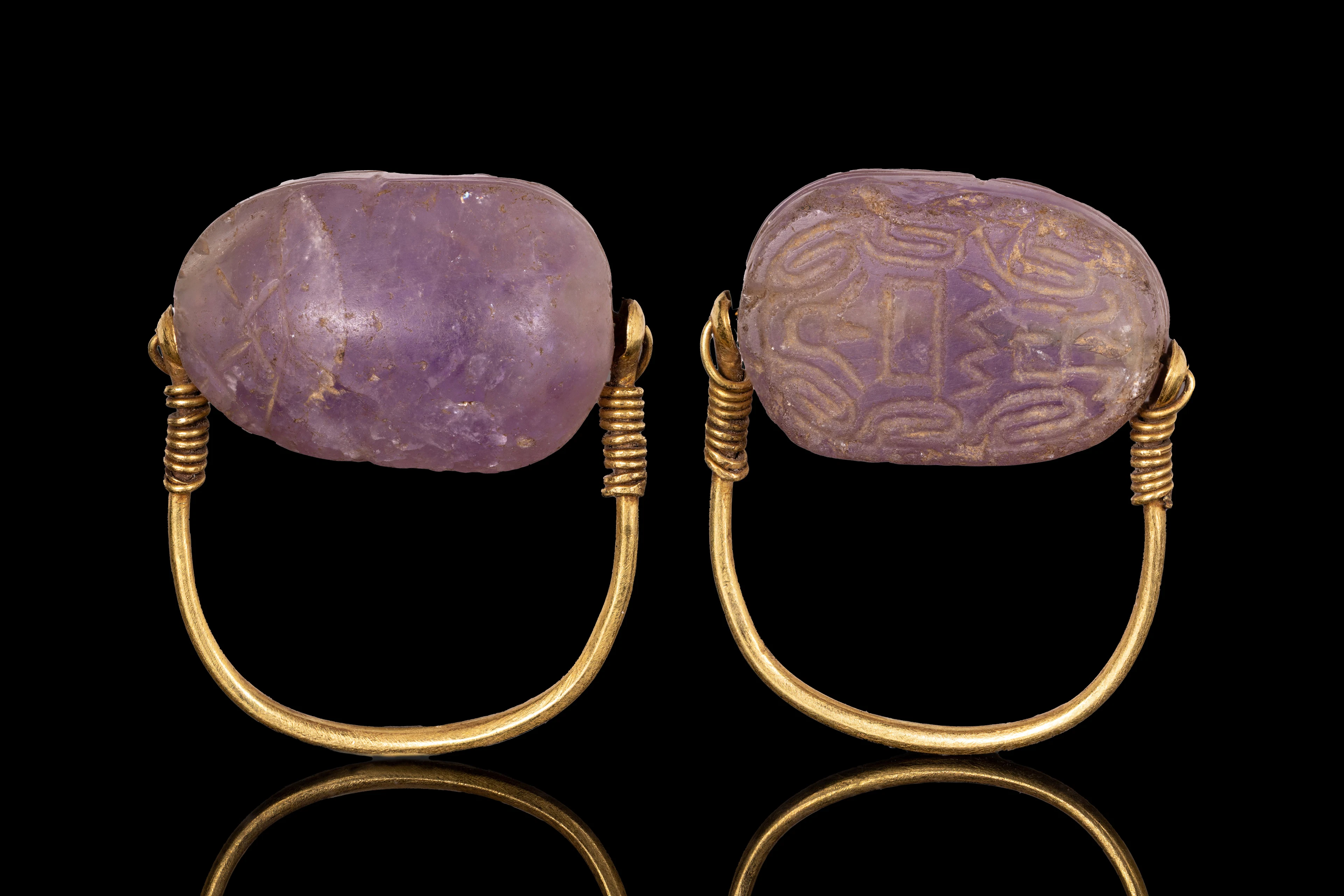 EGYPTIAN GOLD SWIVEL RING WITH AMETHYST SCARAB ENGRAVED WITH SPIRAL MOTIFS