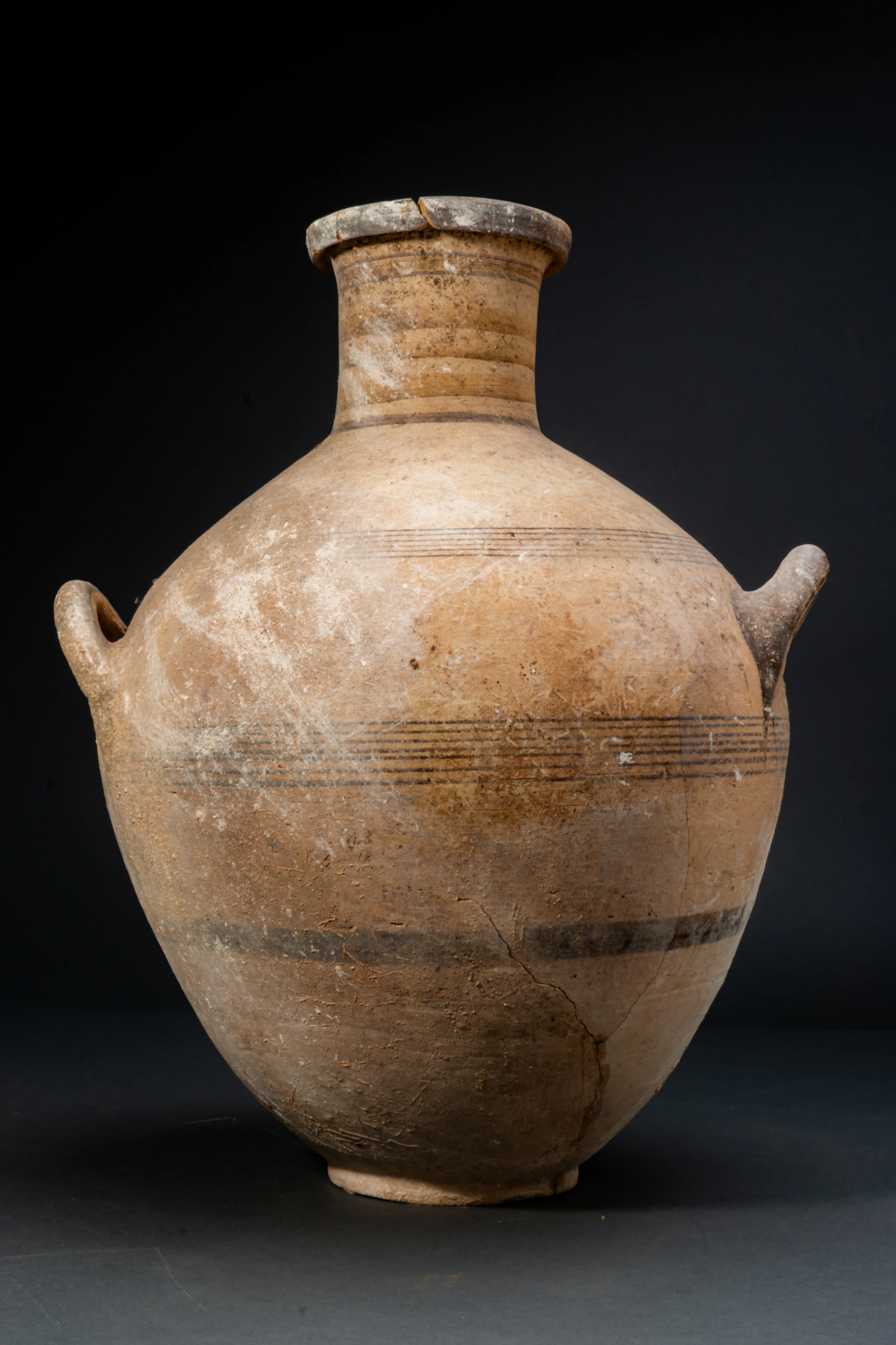 LARGE CYPRIOT POTTERY HYDRIA WITH GEOMETRIC DECORATION