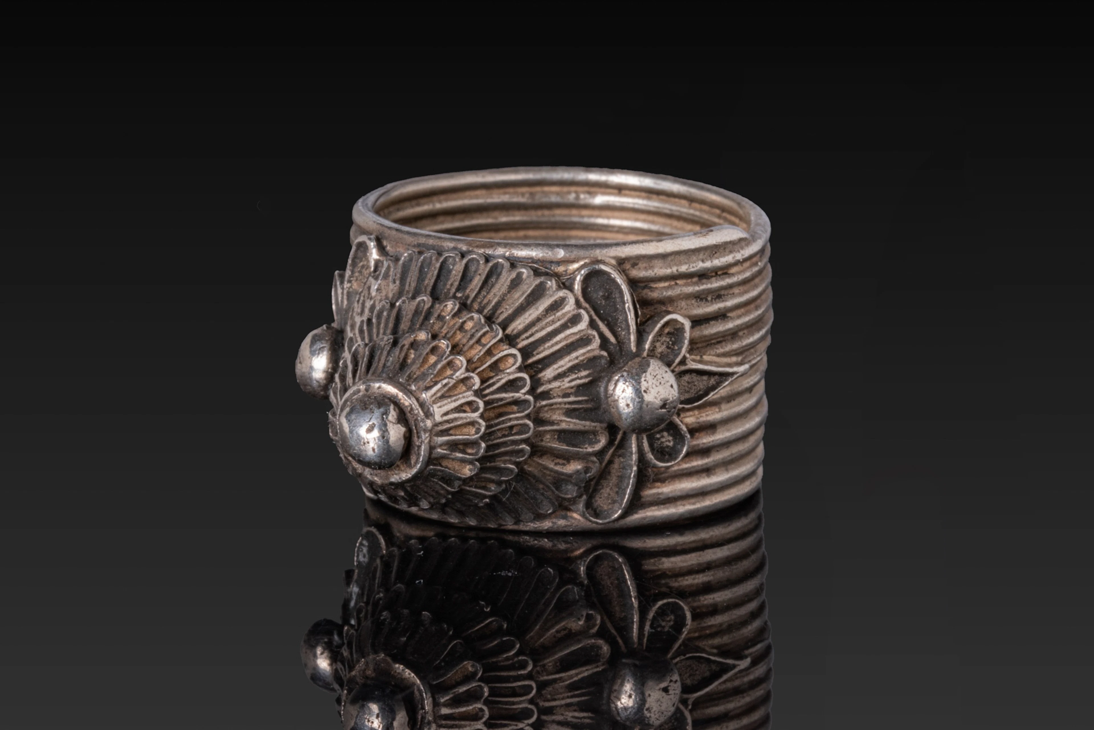 OTTOMAN OR QAJAR SILVER-GILT RING WITH CONICAL BEZEL