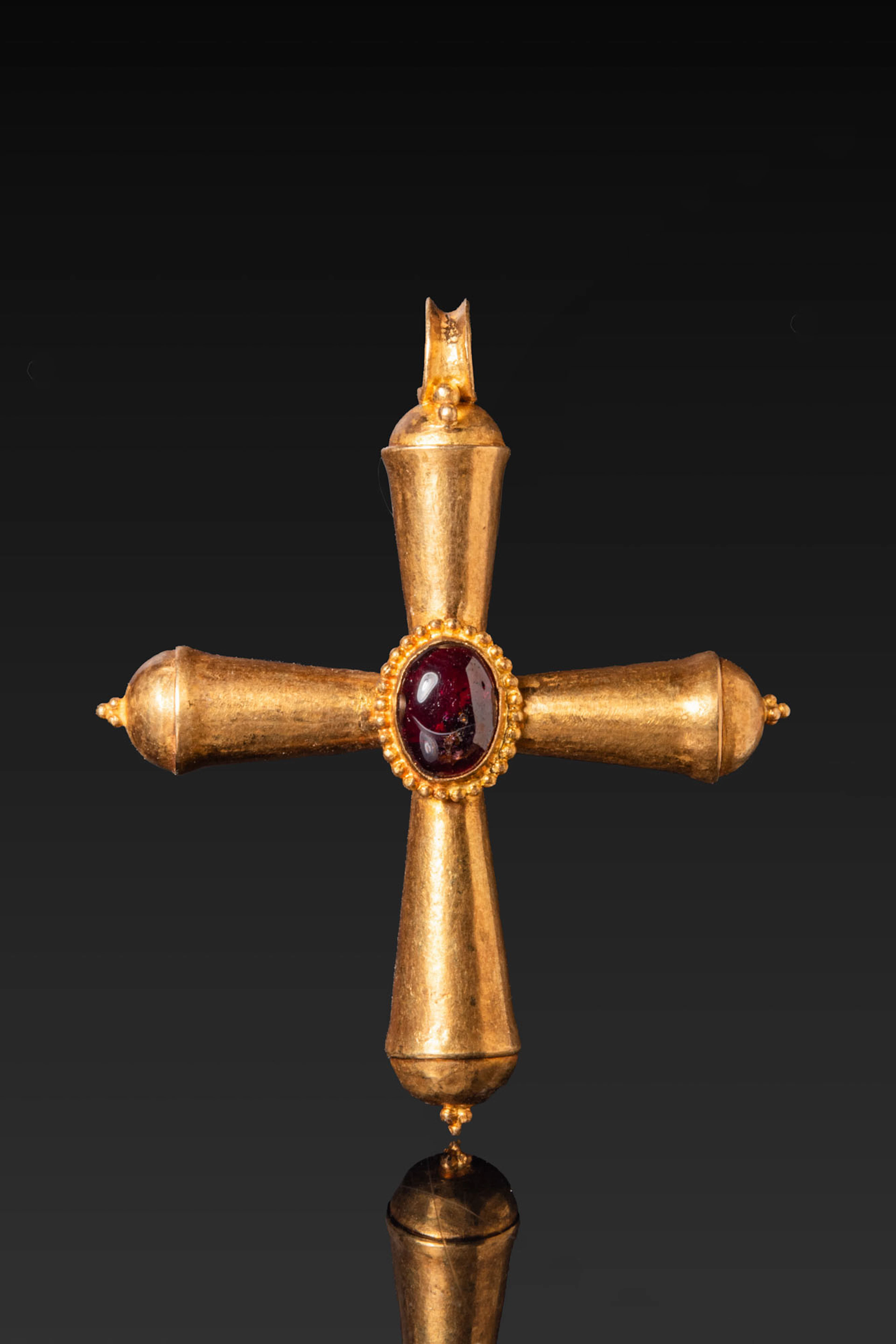 BYZANTINE GOLD CROSS PENDANT WITH CENTRAL RED GARNET CABOCHON
