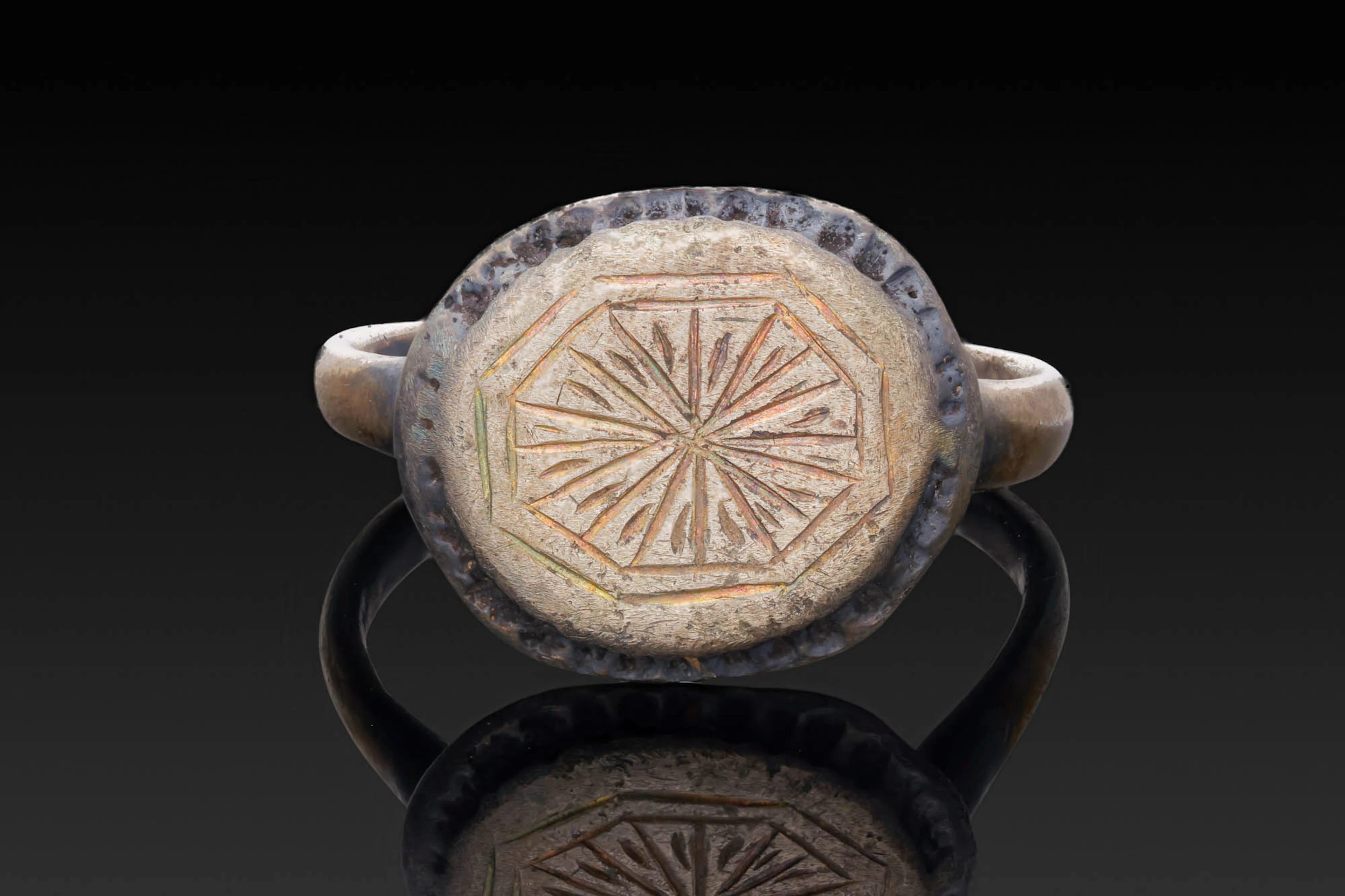 MEDIEVAL SILVER-GILT RING WITH ENGRAVED BEZEL