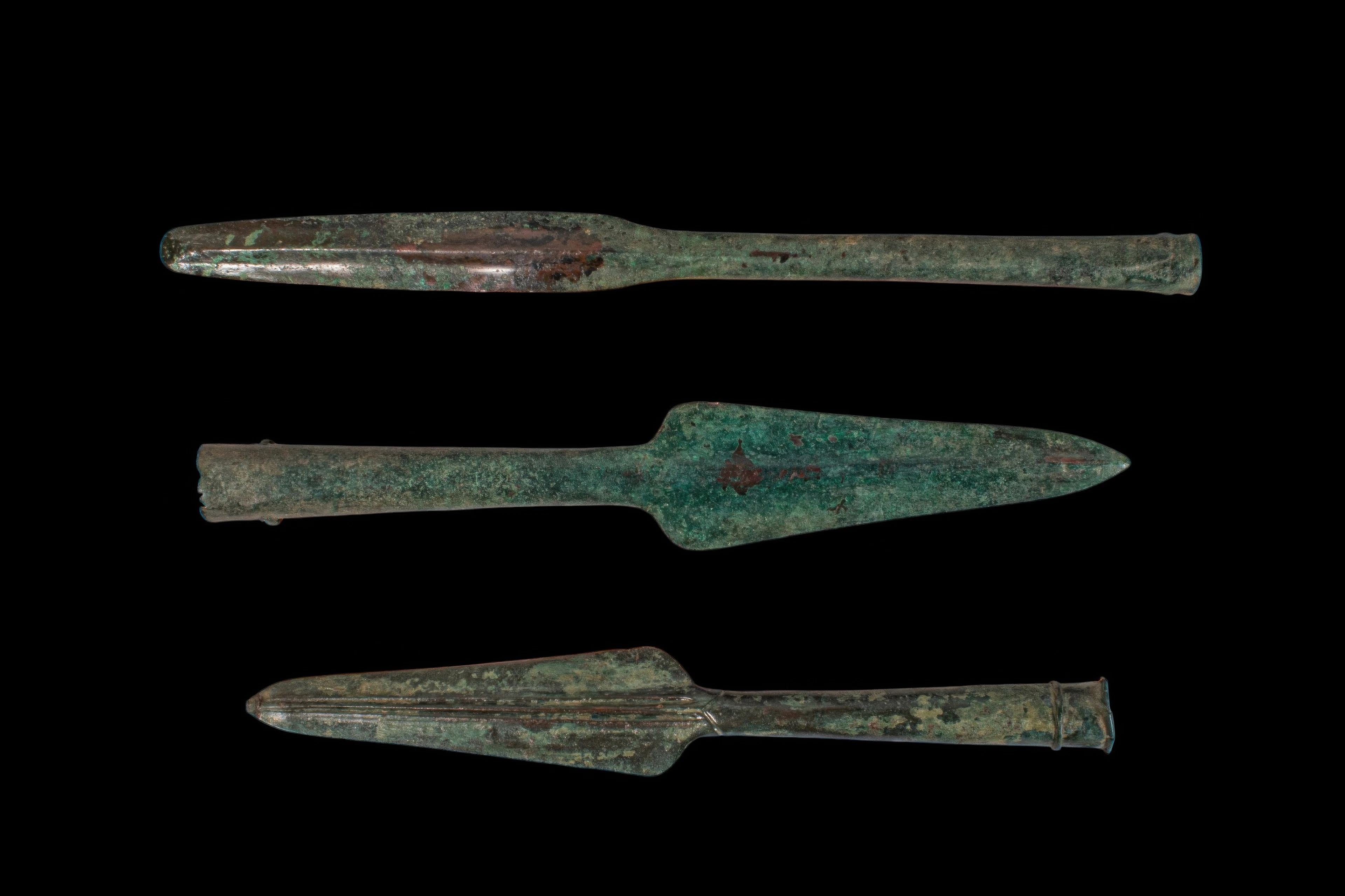 COLLECTION OF BRONZE AGE / EARLY GREEK PERIOD BRONZE SPEARHEADS