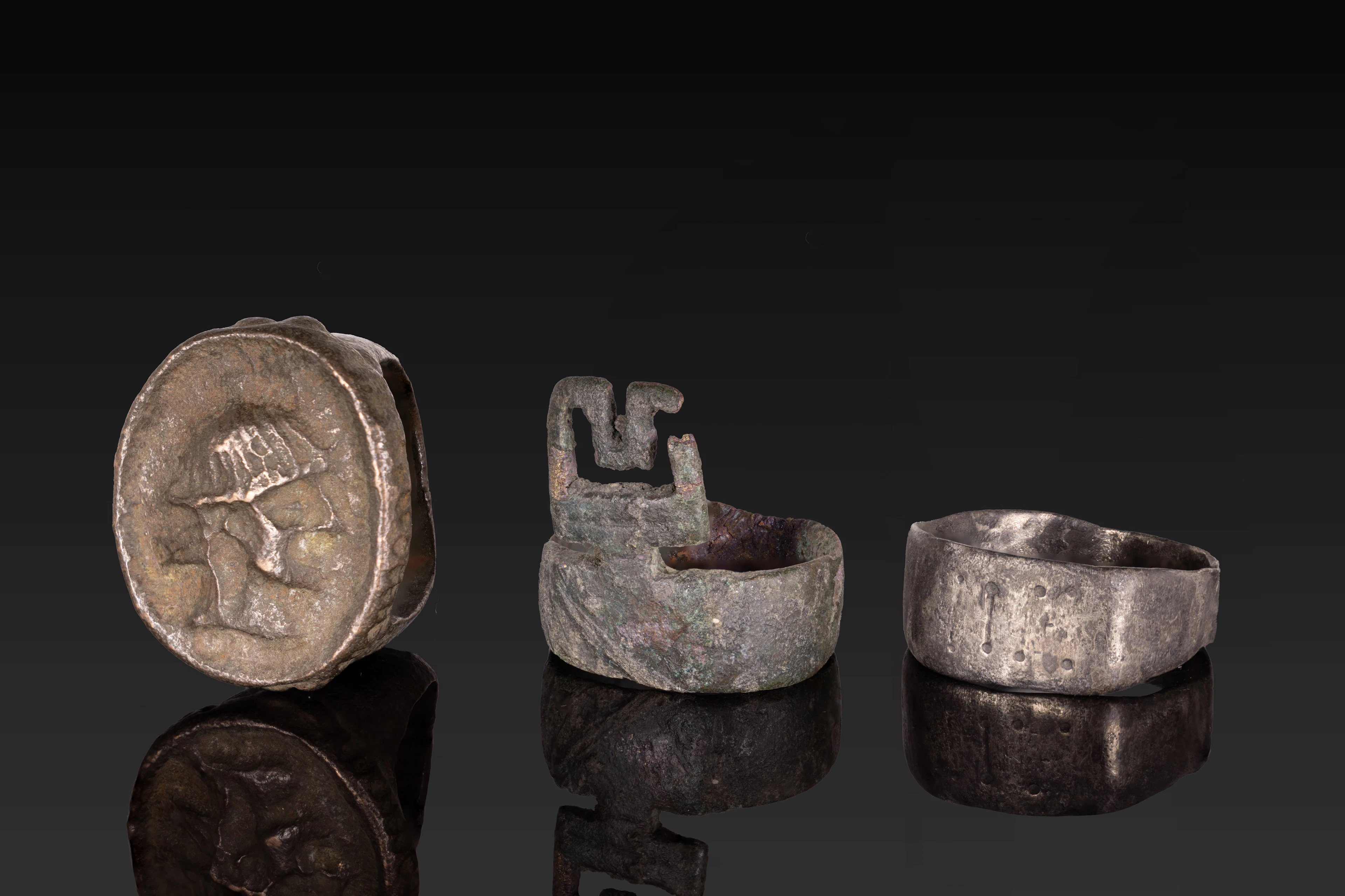COLLECTION OF ROMAN BRONZE AND SILVER RINGS