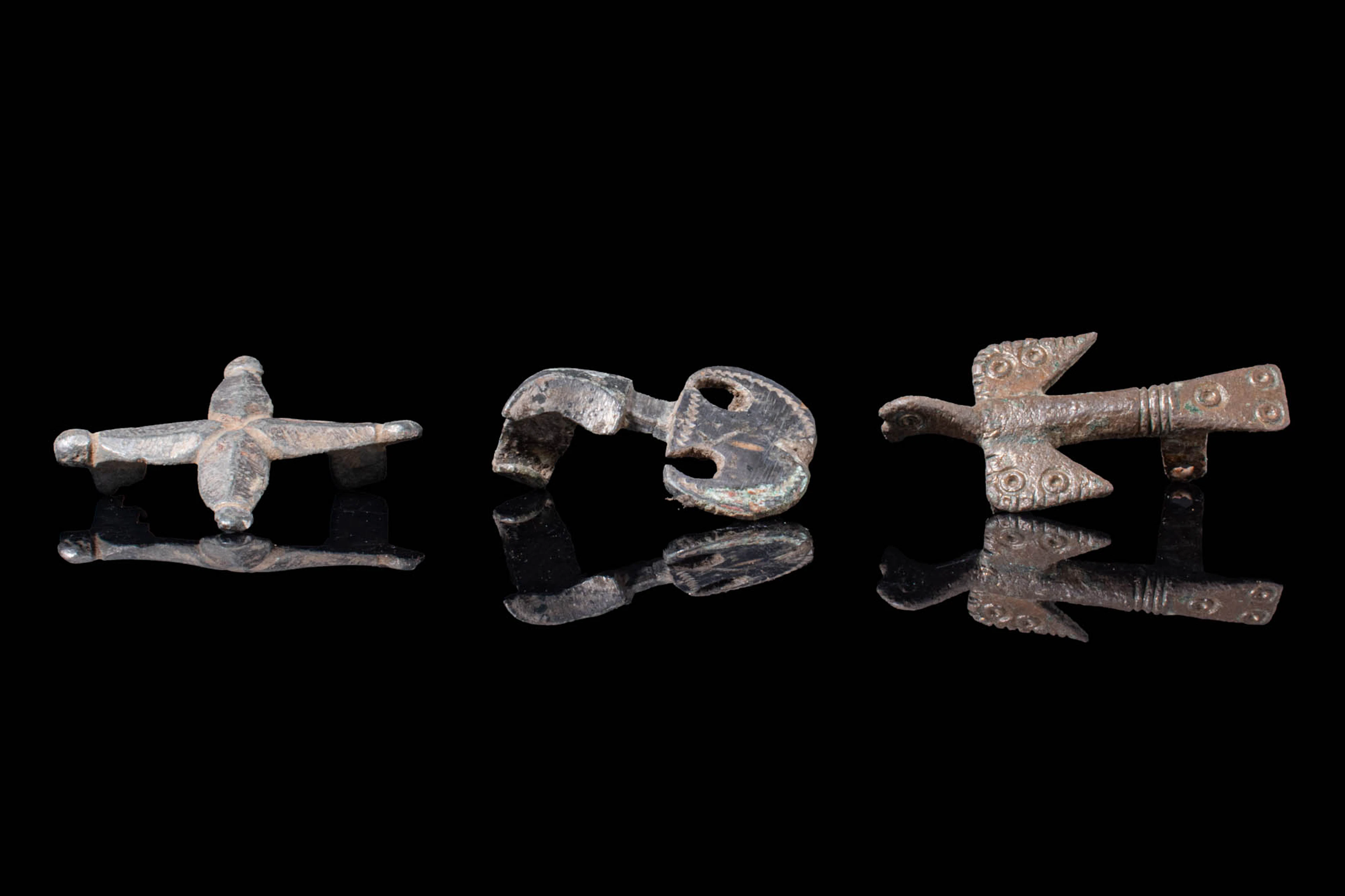 COLLECTION OF ROMAN BRONZE BROOCHES