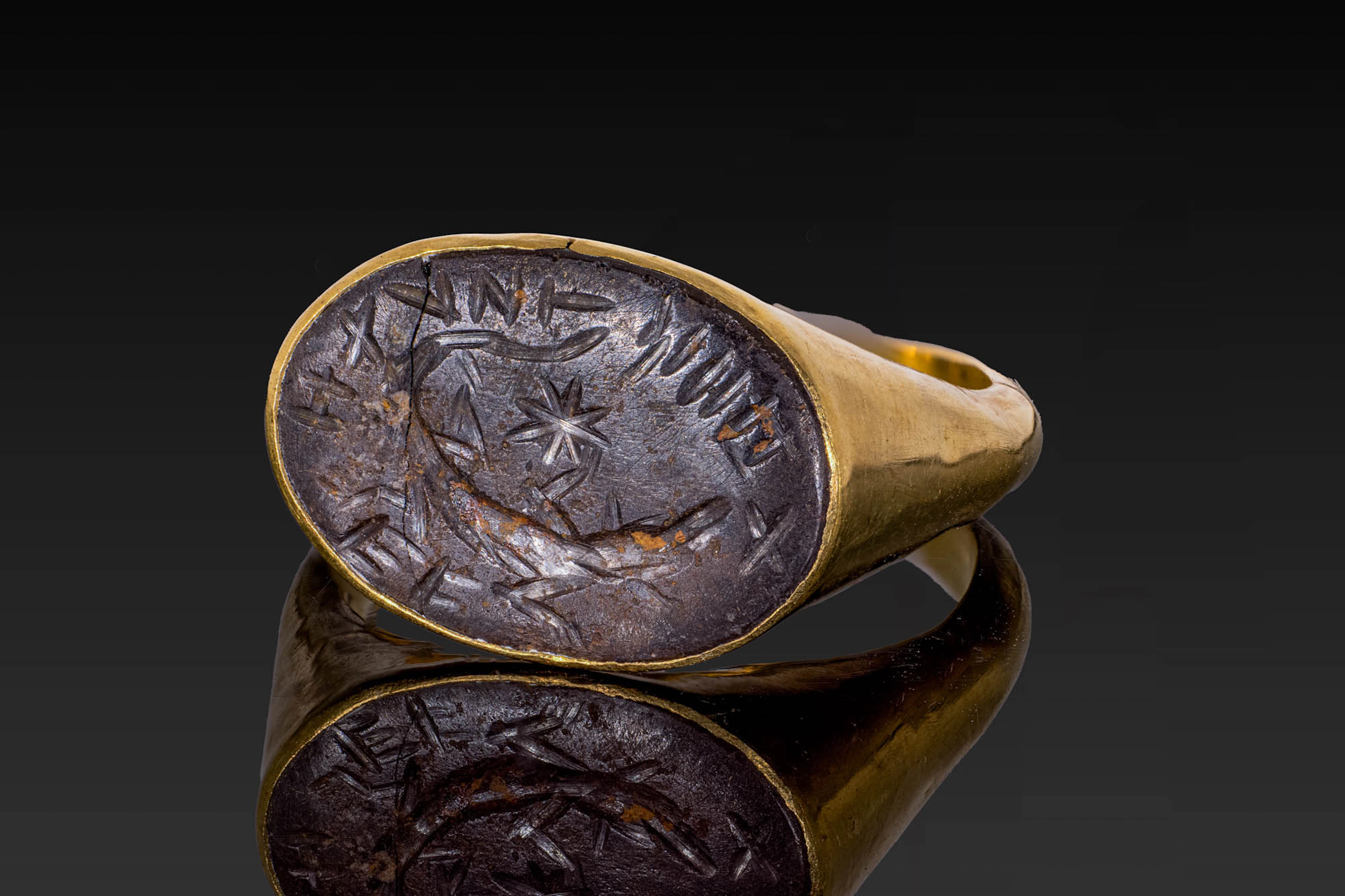 ROMAN MAGICAL INTAGLIO WITH CROCODILE, STAR AND INSCRIPTION IN GOLD RING
