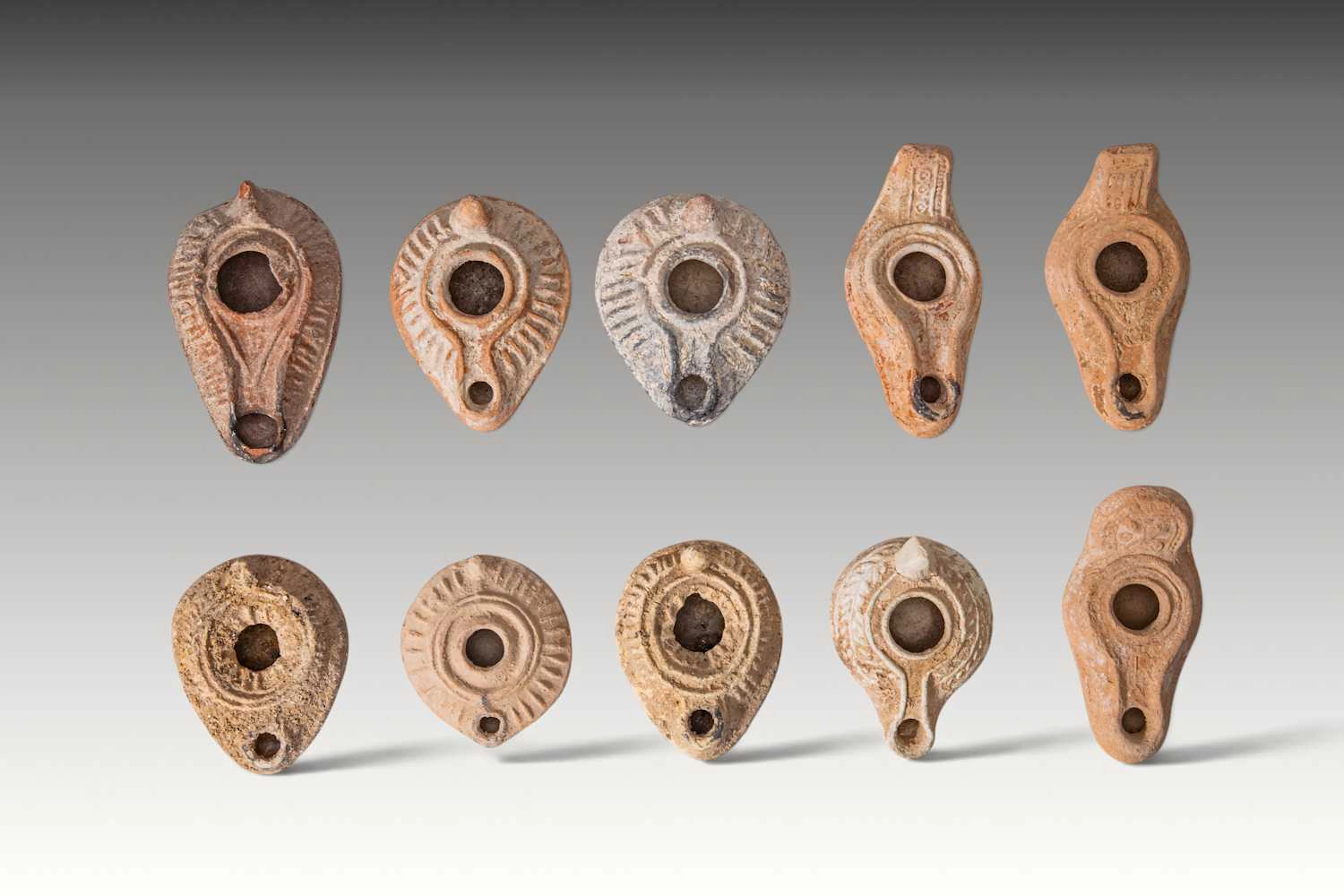 COLLECTION OF ROMAN TERRACOTTA OIL LAMPS