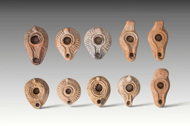 COLLECTION OF ROMAN TERRACOTTA OIL LAMPS