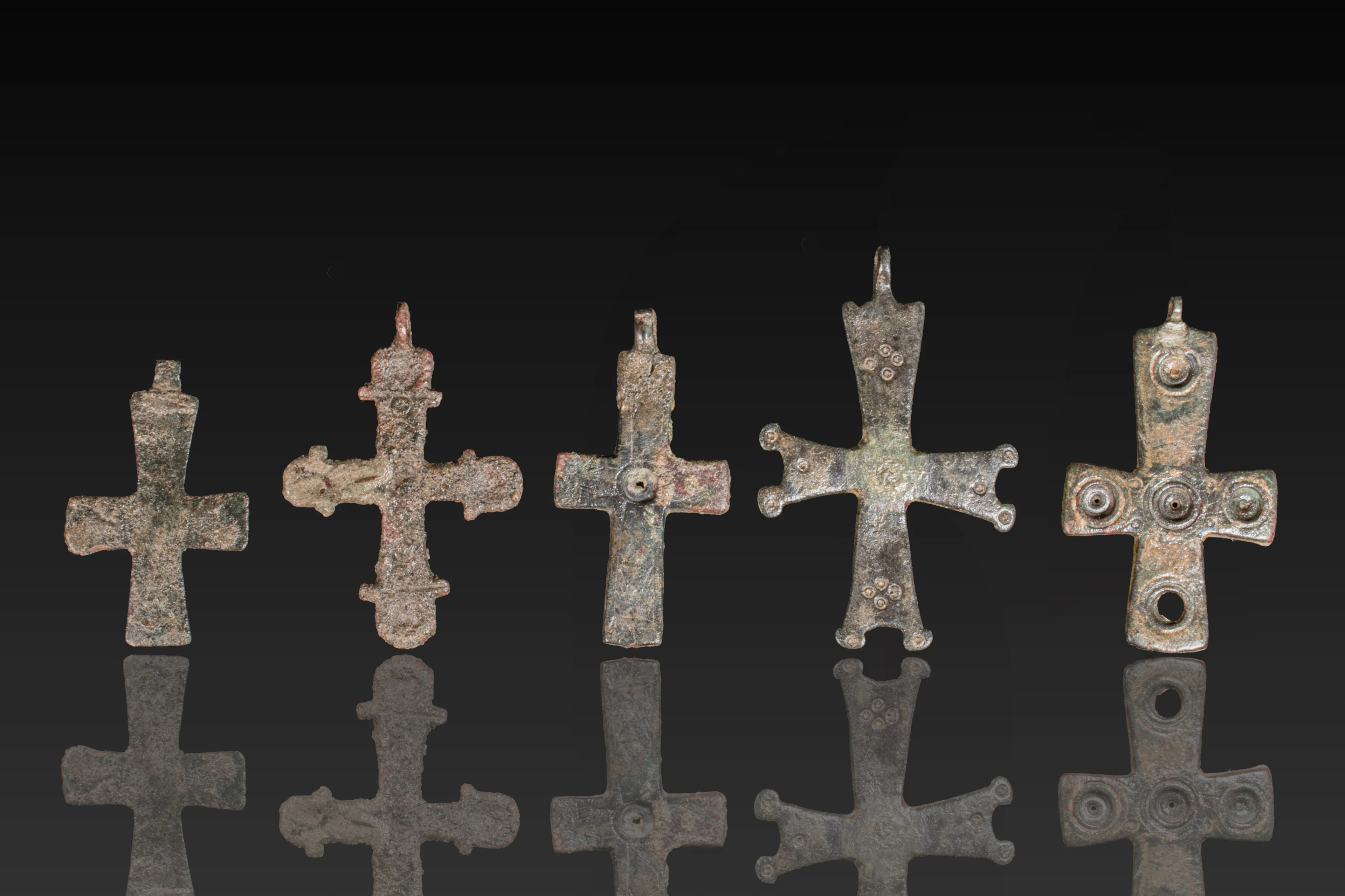 COLLECTION OF BYZANTINE BRONZE CROSS PENDANTS