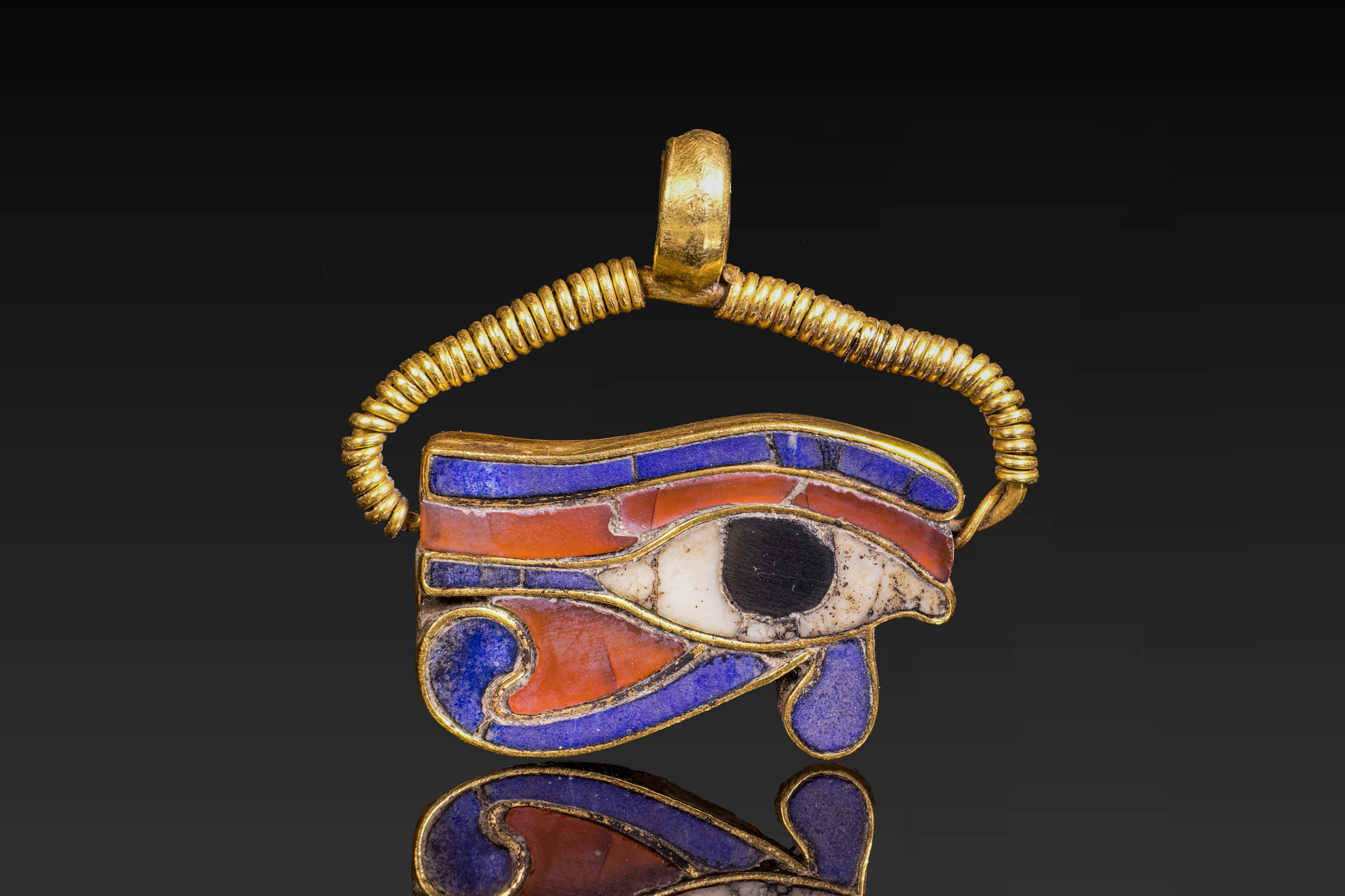 EGYPTIAN GOLD PENDANT WITH LAPIS LAZULI, CARNELIAN AND GLASS EYE OF HORUS