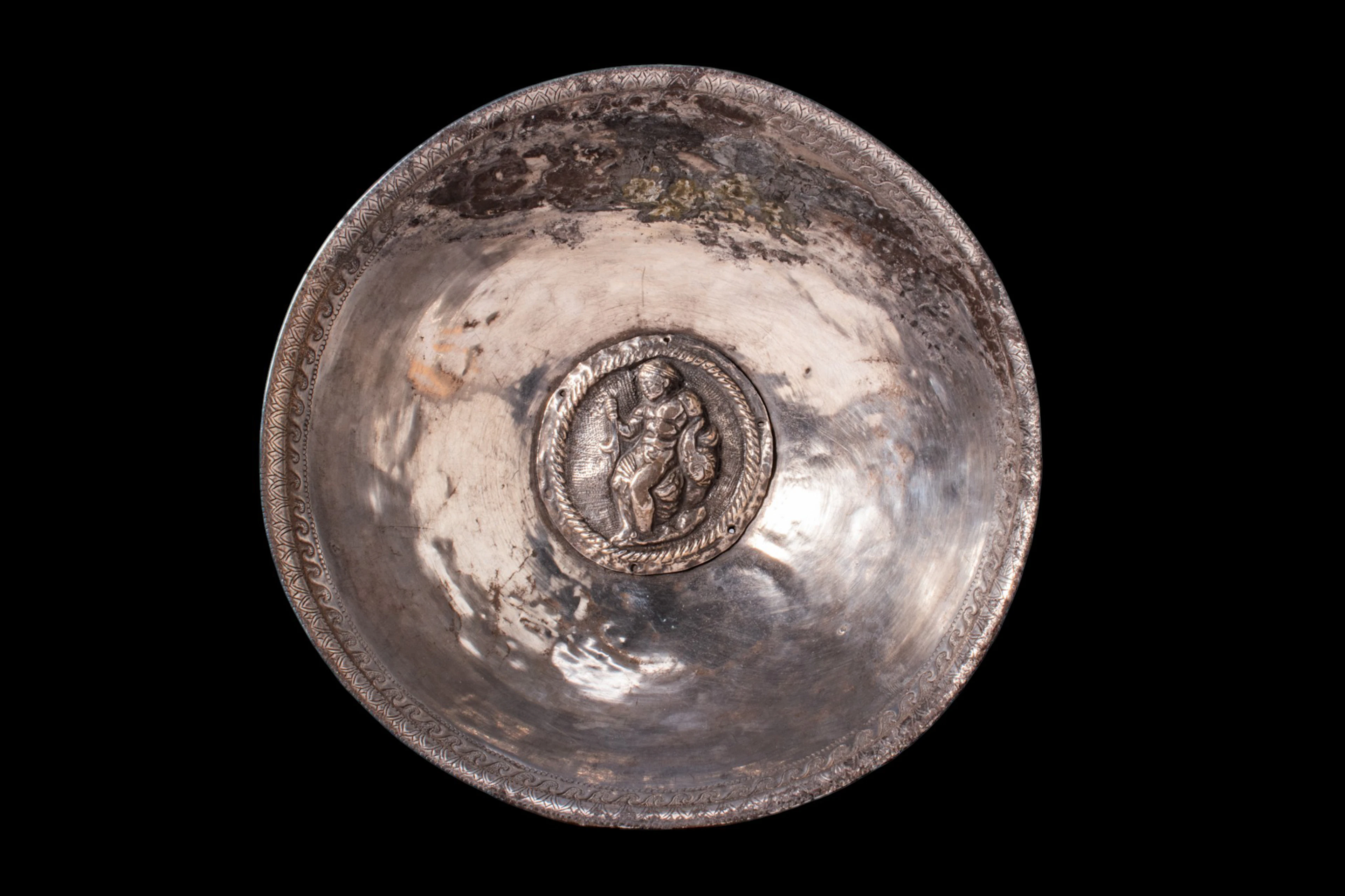 STUNNING EASTERN ROMAN SILVER BOWL WITH PERSEUS KILLING MEDUSA
