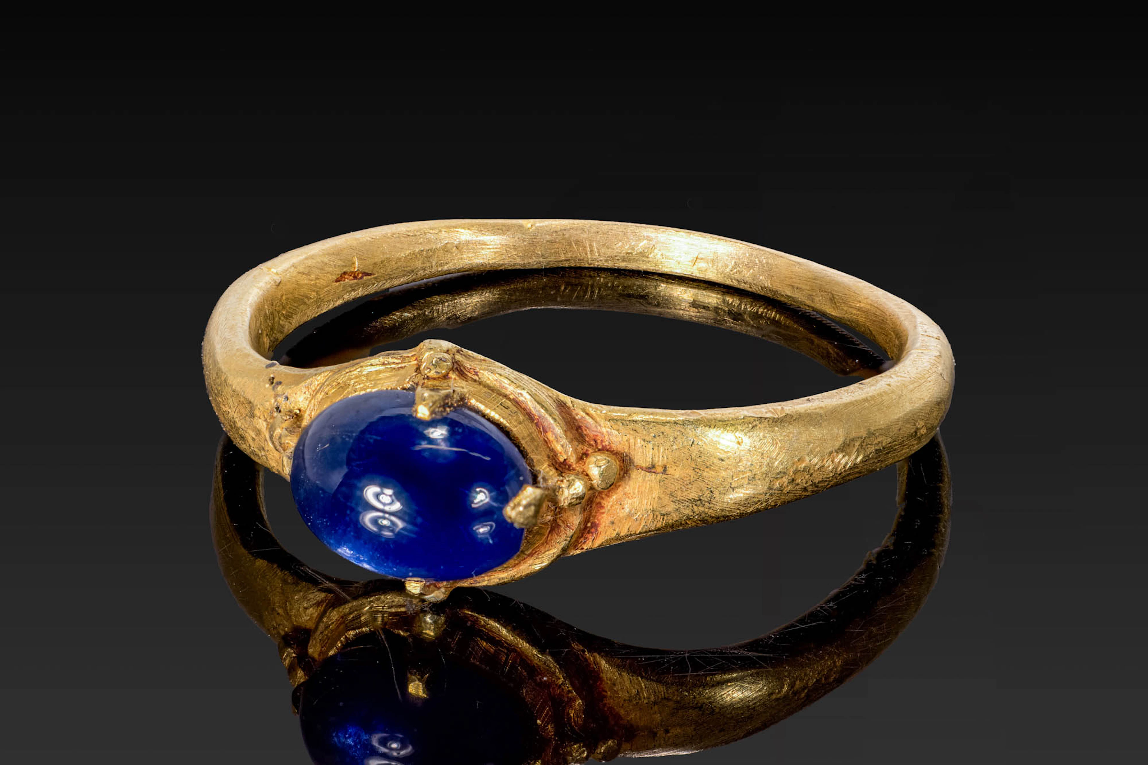 MEDIEVAL GOLD RING WITH SAPPHIRE