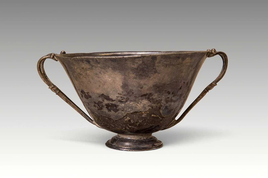 SUPERB ANCIENT ROMAN SILVER SKYPHOS