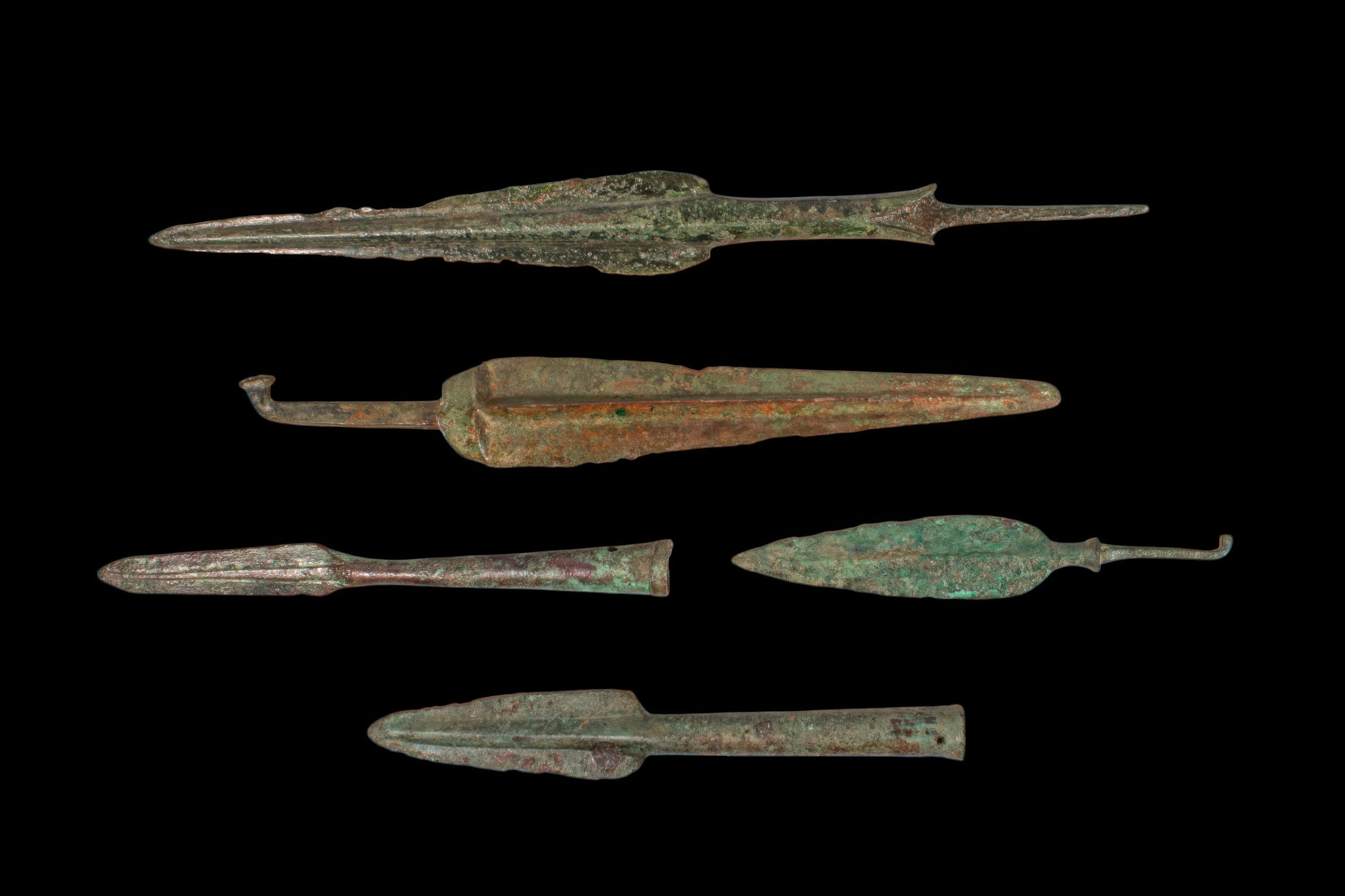 LARGE COLLECTION OF BRONZE AGE / EARLY GREEK PERIOD BRONZE DAGGERS