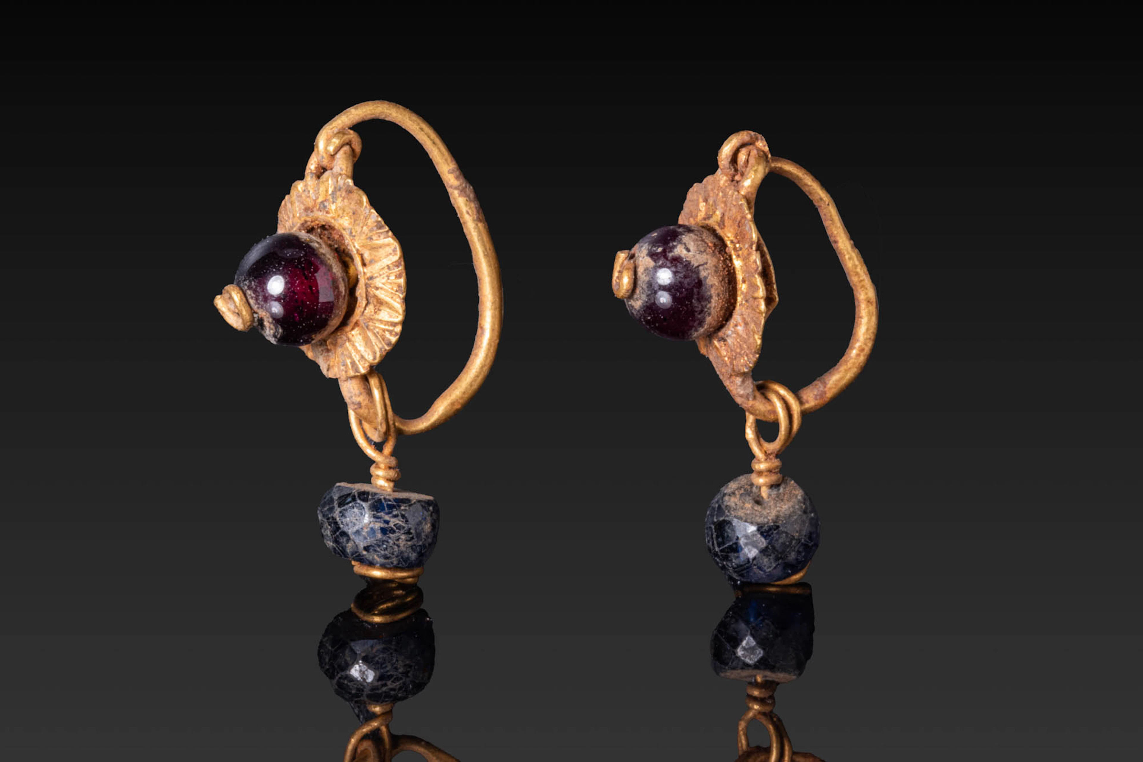 PAIR OF MATCHED ROMAN HIGH KARAT GOLD EARRINGS WITH GARNET SPHERES AND DANGLES